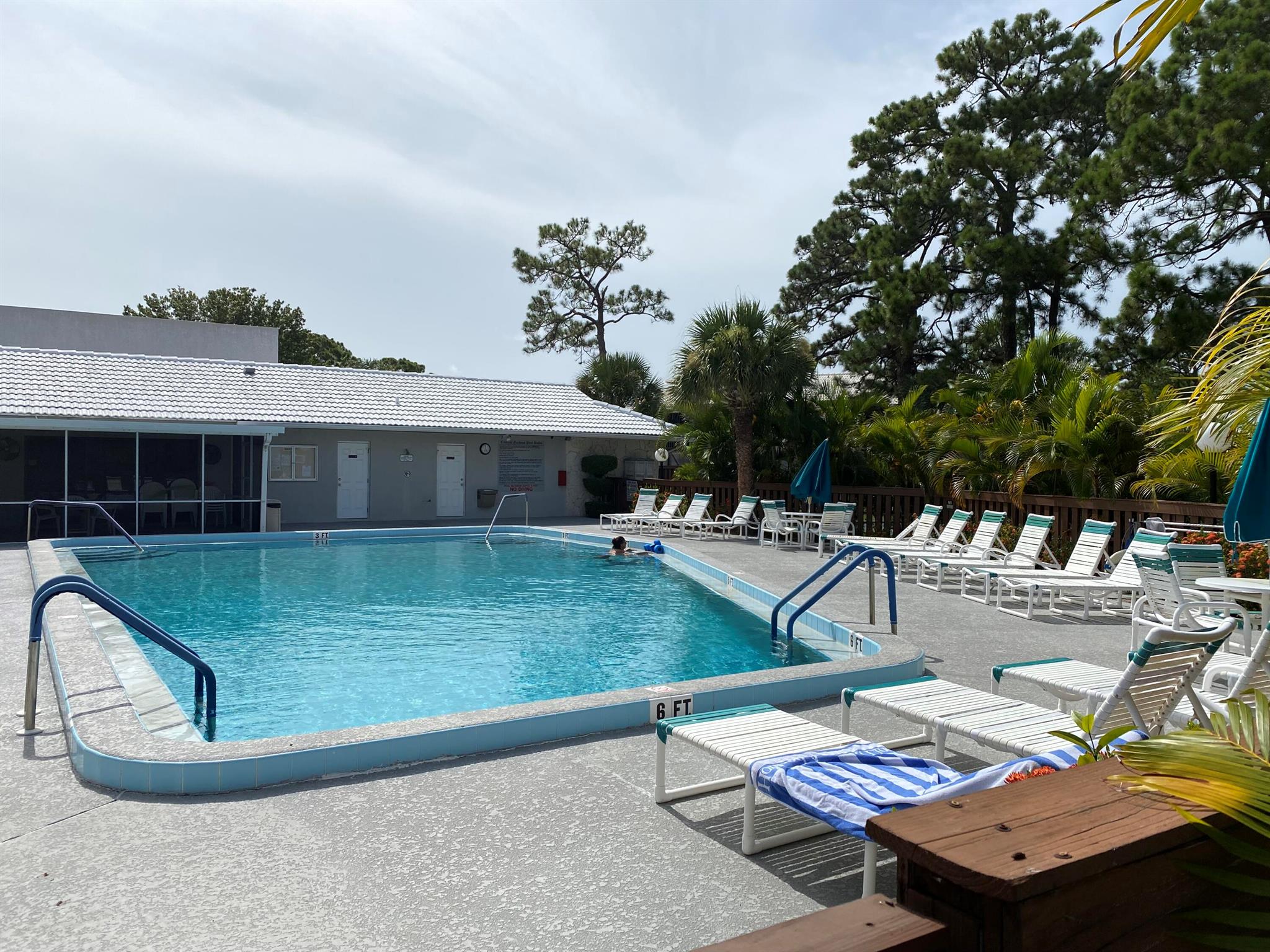 CAMELOT GARDENS - Residential Lease