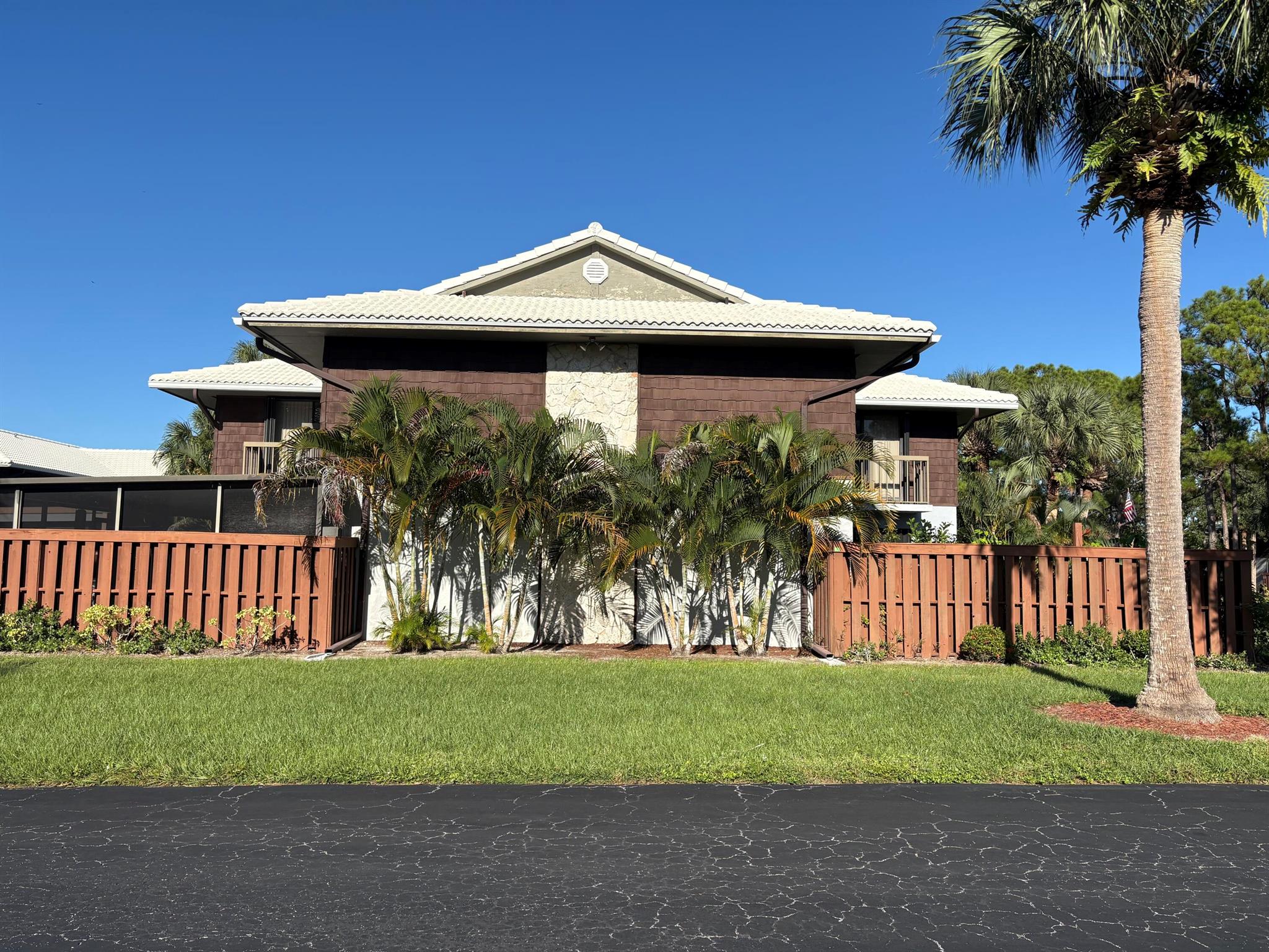 CAMELOT GARDENS - Residential Lease