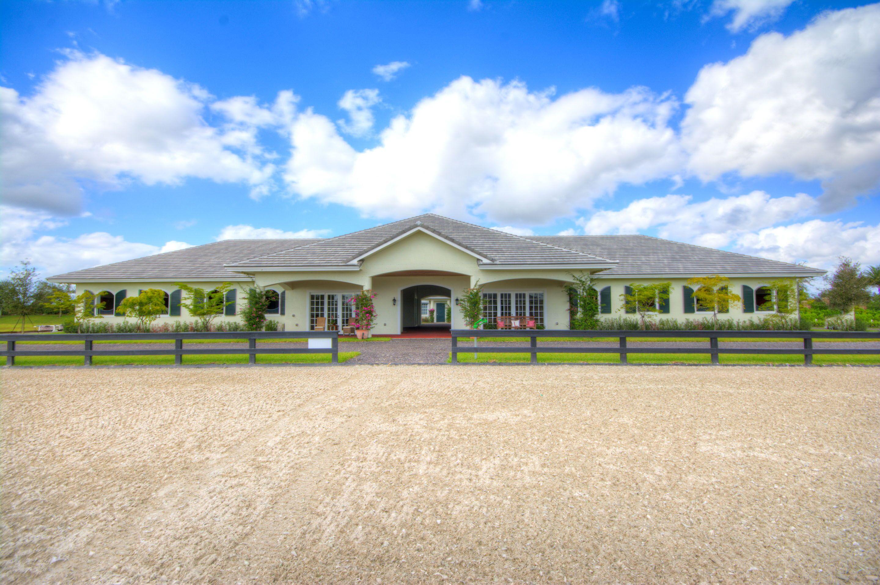 SADDLE CLUB OF WELLINGTON - Residential