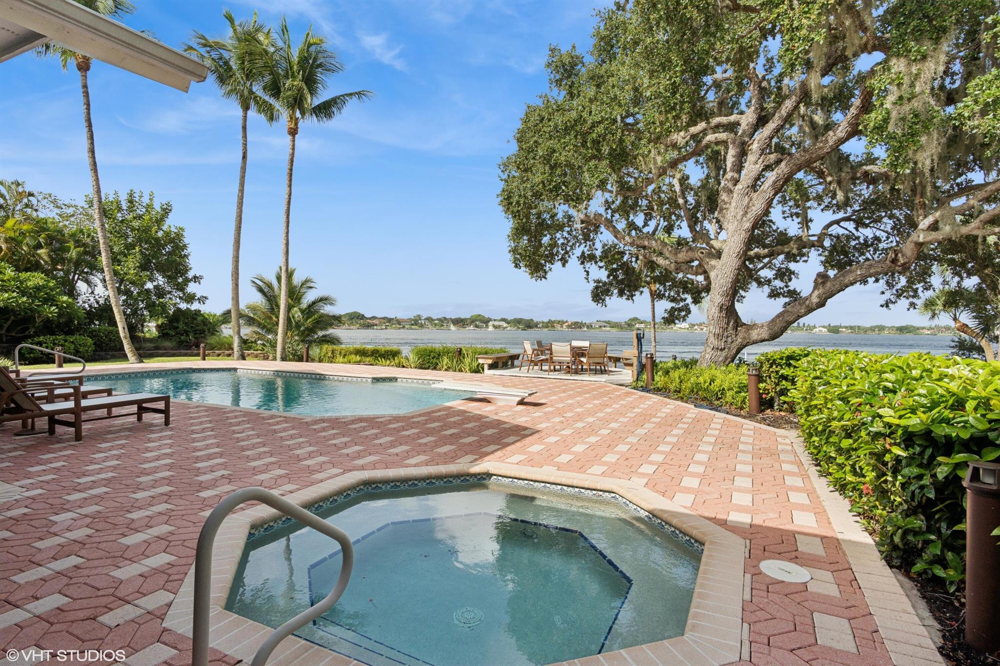 RIVERVIEW (SEWALL'S POINT - Residential