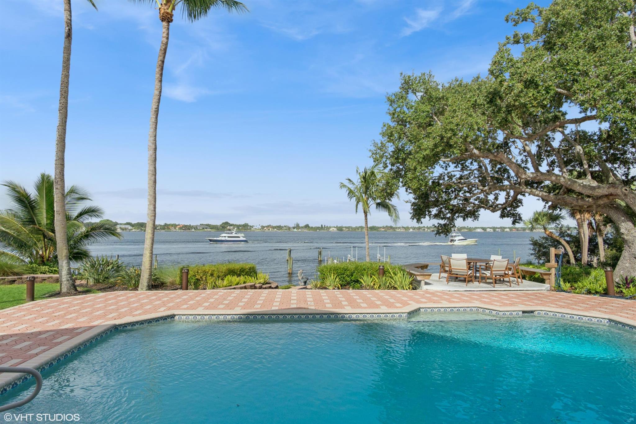 RIVERVIEW (SEWALL'S POINT - Residential