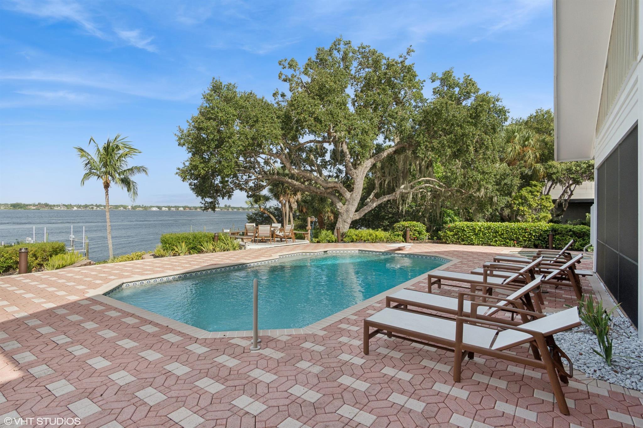 RIVERVIEW (SEWALL'S POINT - Residential