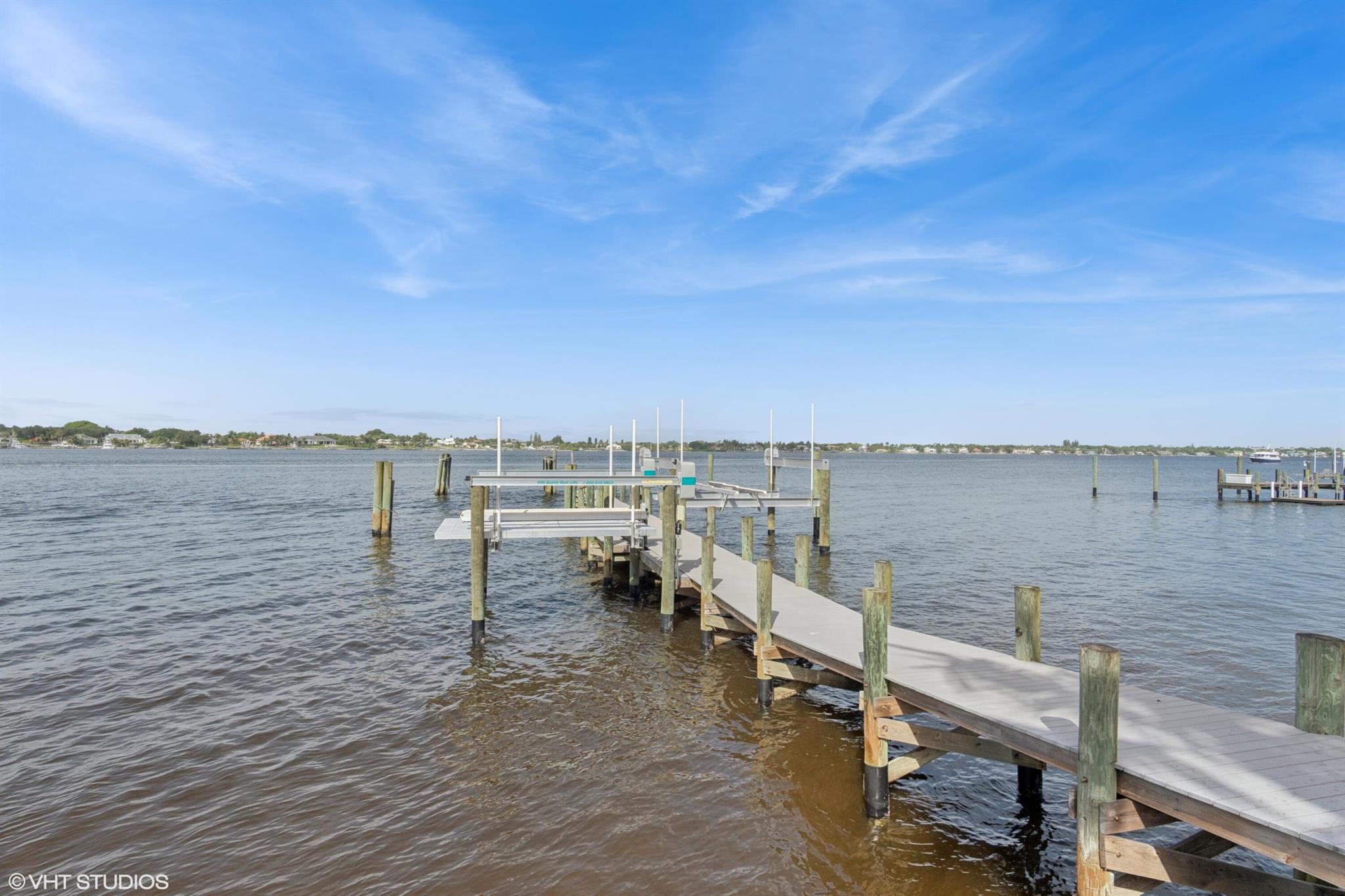 RIVERVIEW (SEWALL'S POINT - Residential