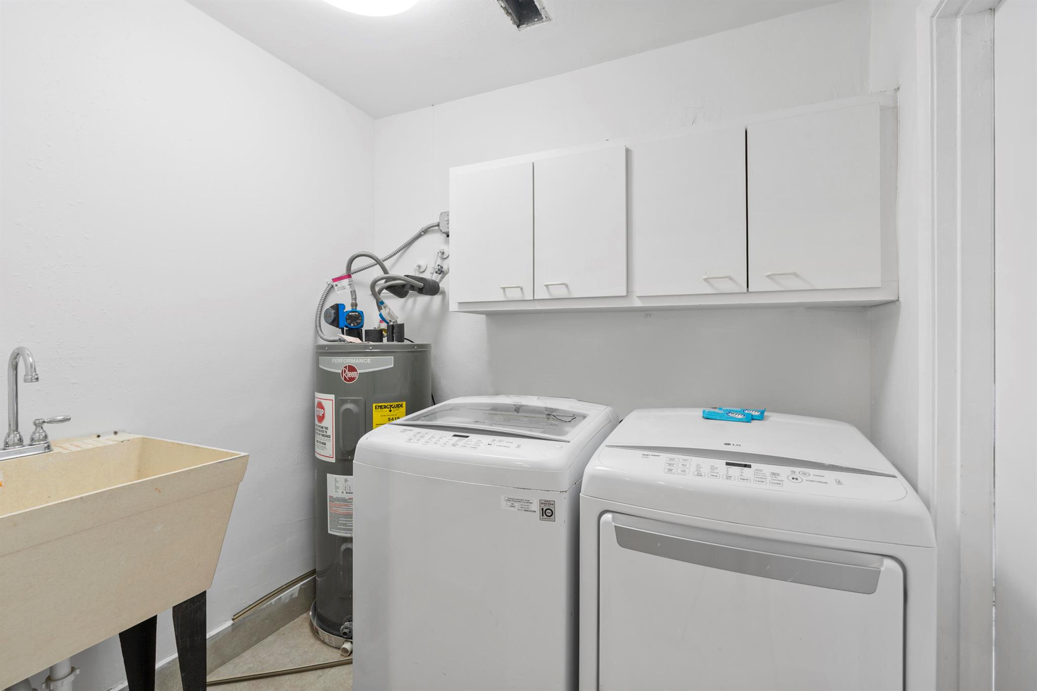 EMERALD HILLS - Residential Lease