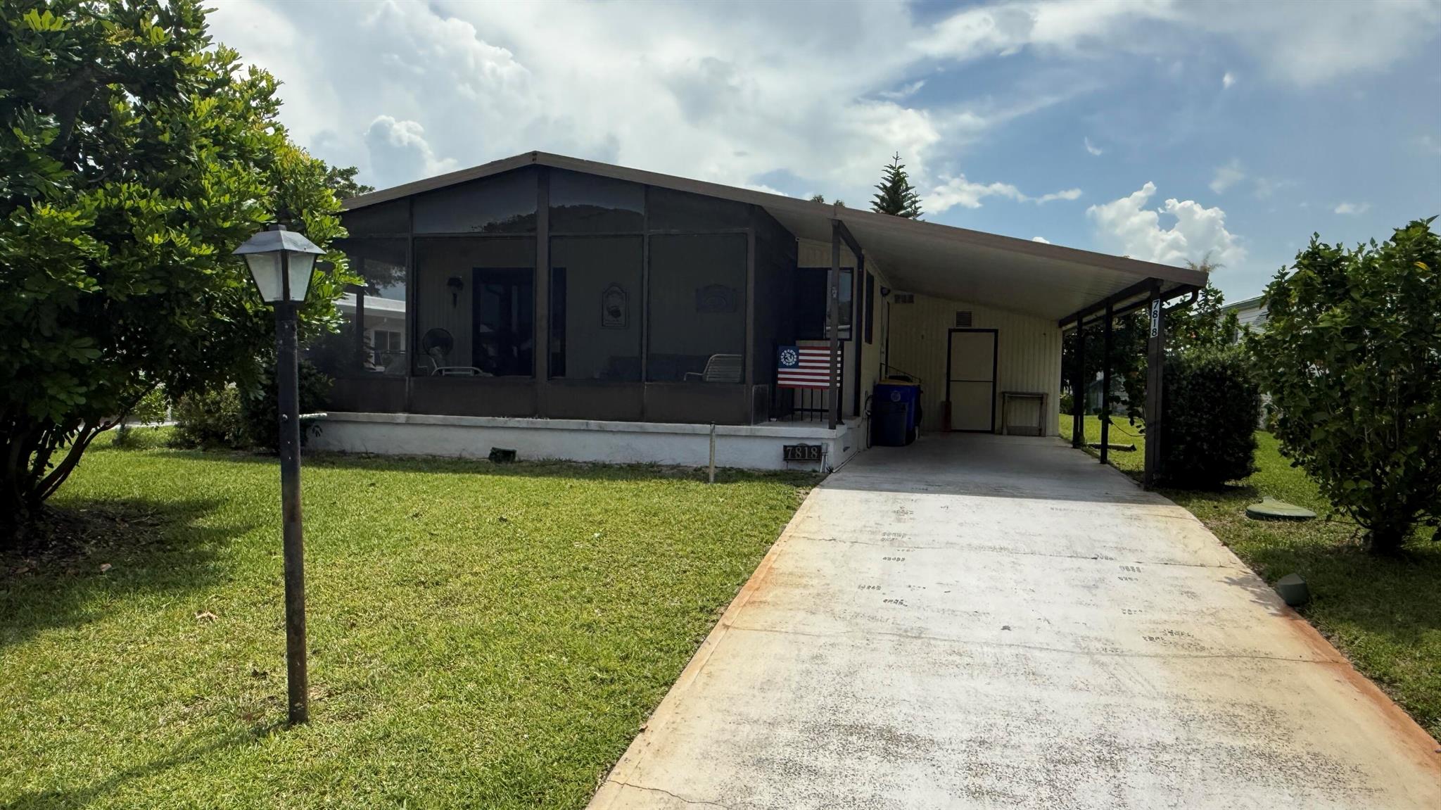 2 Bedroom/2 Bath Manufactured home in Cambridge, Active 55+ Community in Hobe Sound. Beautiful, front screened room facing east capturing the morning sun & tropical ocean breezes. This will be the place to enjoy your morning coffee & afternoon beverages all year long! The large kitchen has an open breakfast bar out to the spacious living room & dining area. The Master Bedroom is large w walk-in closet & ensuite bathroom w step in shower. The 2nd Bedroom is also a good size w full bath on the hall. Fully furnished as seen. All plywood sub floors. 2009 TRANE A/C. Minutes to Ocean Beaches, ICW Boat Ramp, Shopping, Restaurants & entertainment. Very active clubhouse w heated pool, shuffleboard, billiards, exercise room & a host of clubs & activities. YOU OWN THE LAND - ALL PETS WELCOME!