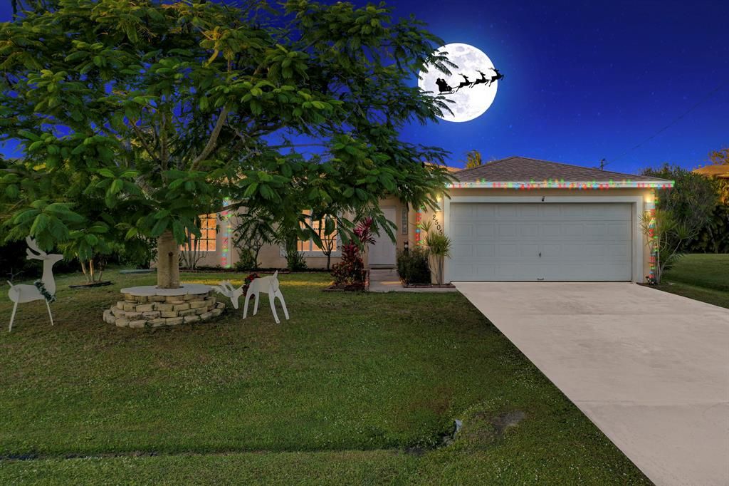 Photo of 2505 SE Lyman Circle, Port Saint Lucie, FL 34952 (MLS # R10761449)