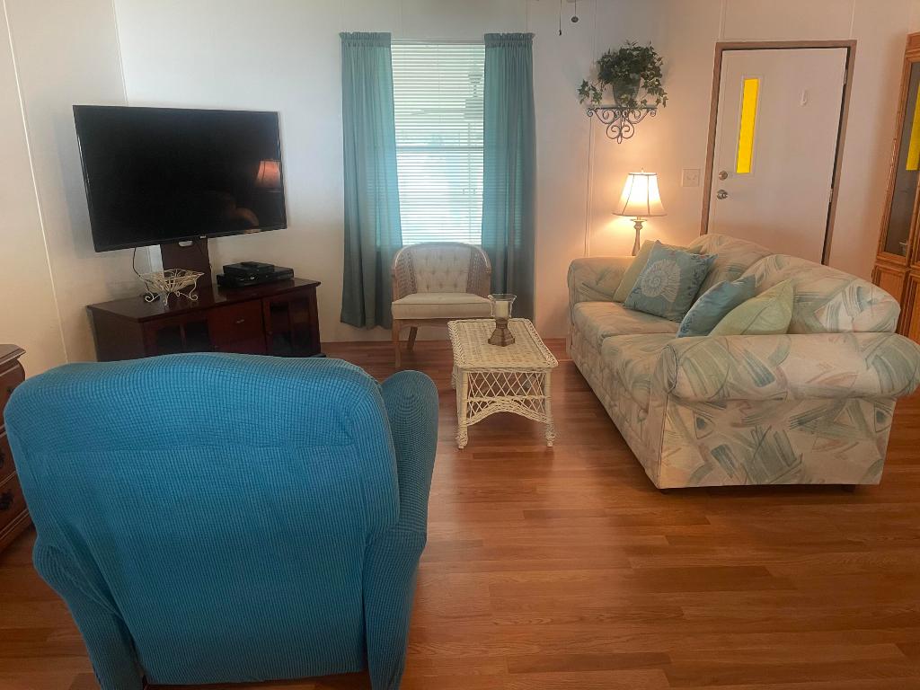 PALM VILLAGE RANCH - Residential Lease