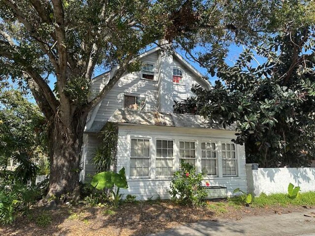 Photo of 724 Texas Court, Fort Pierce, FL 34950 (MLS # R11066882)