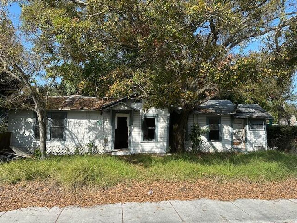 Photo of 724 Texas Court, Fort Pierce, FL 34950 (MLS # R11066882)