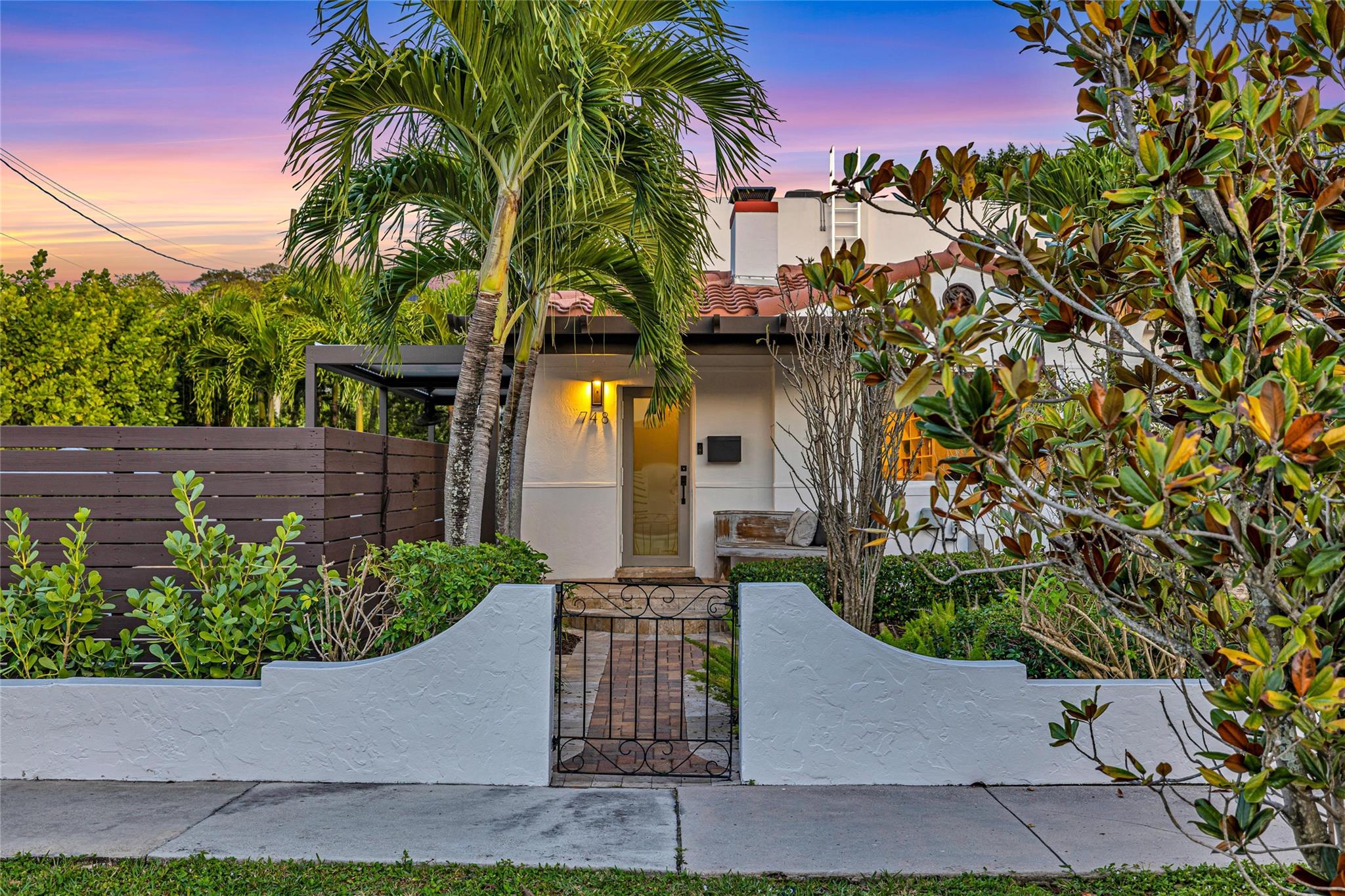 748 NE 17th Way