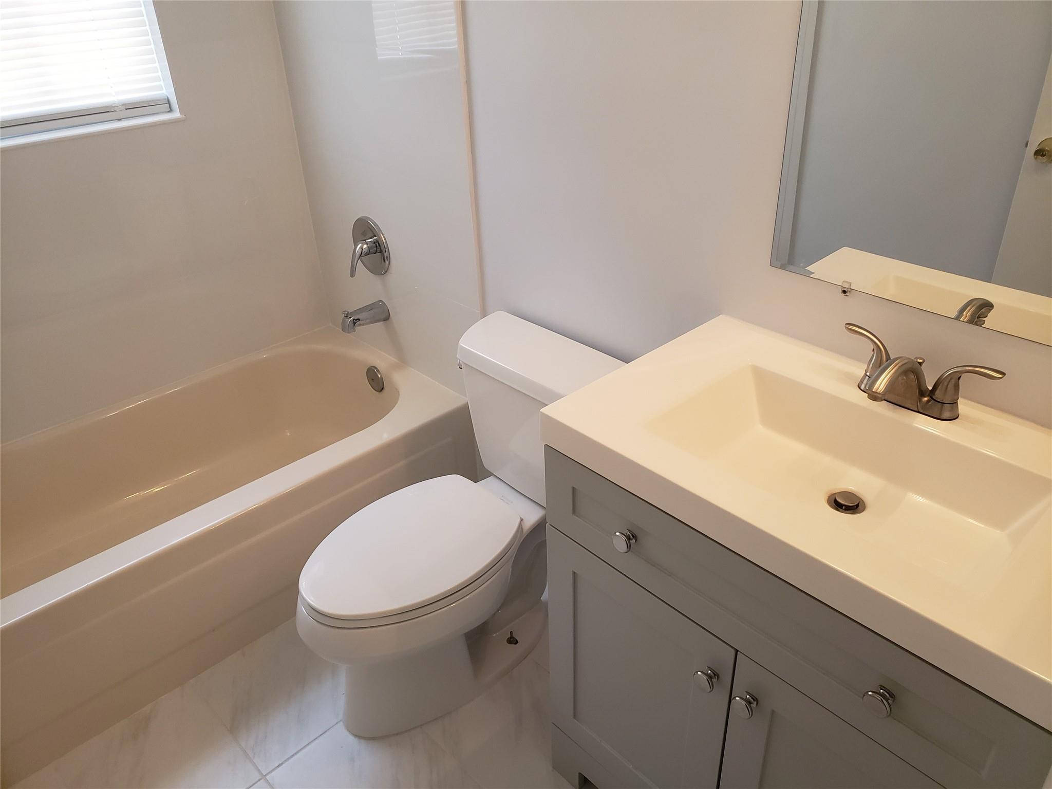 GRENADIER TRACE - Residential Lease