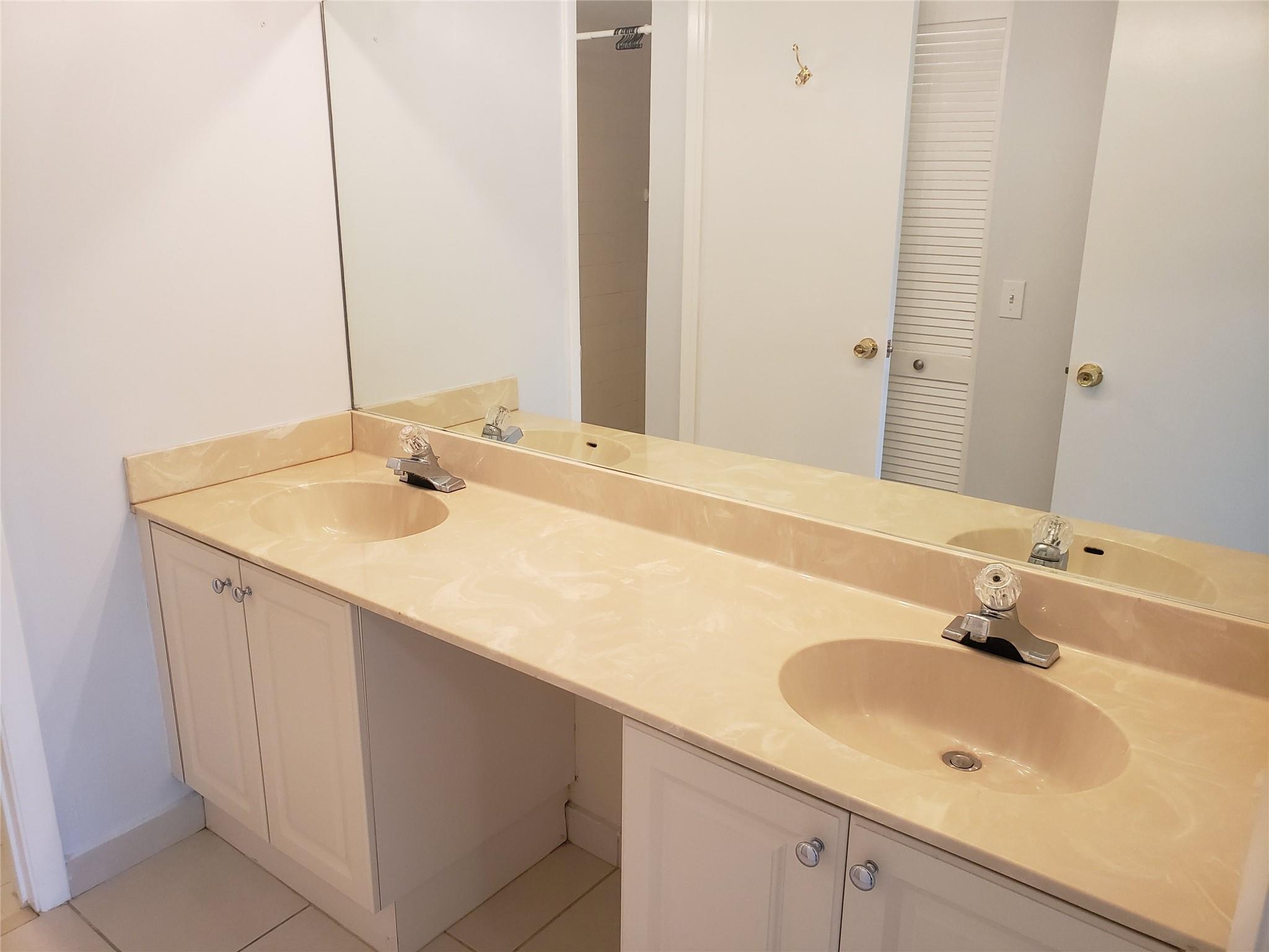 GRENADIER TRACE - Residential Lease