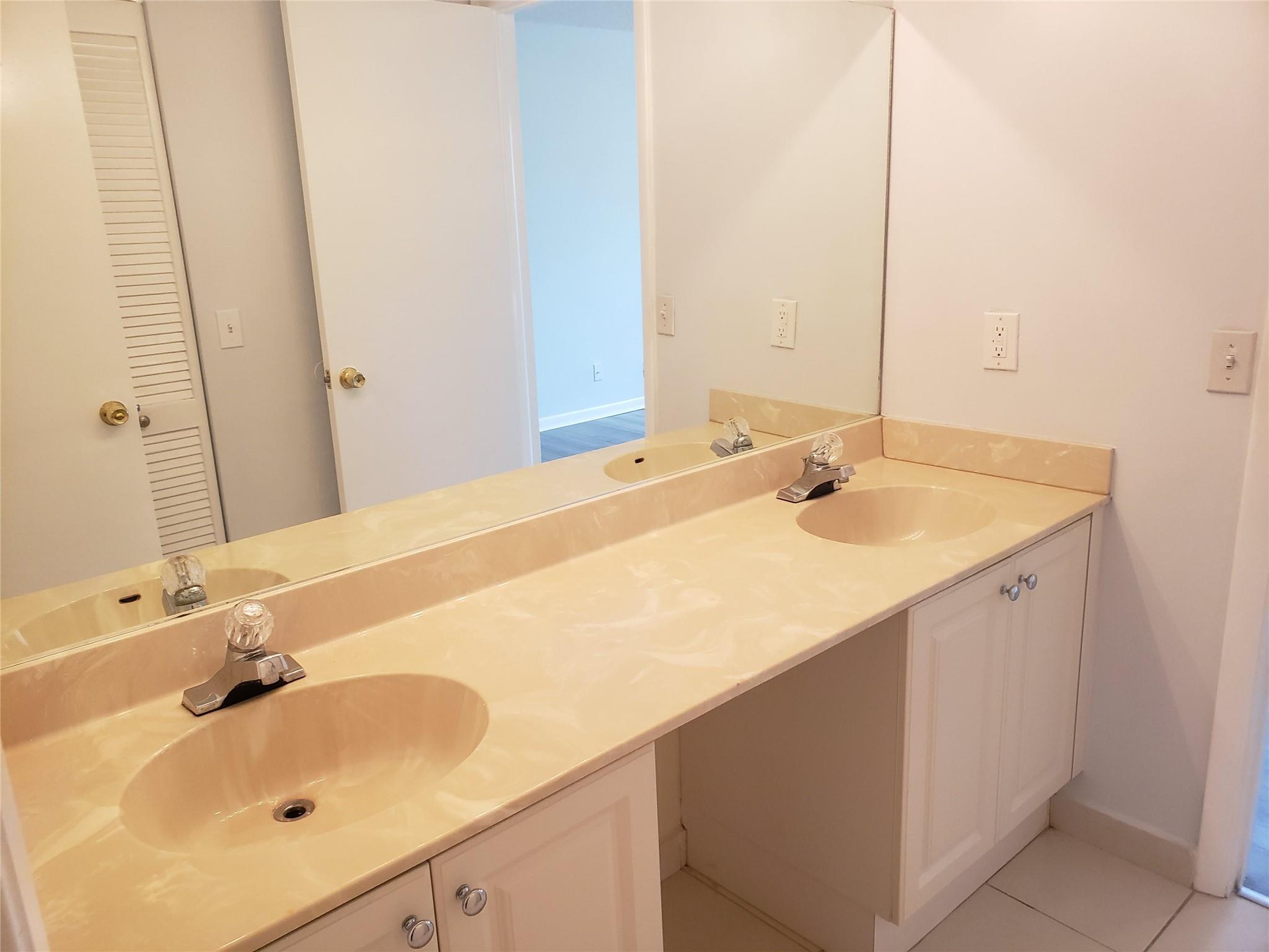 GRENADIER TRACE - Residential Lease