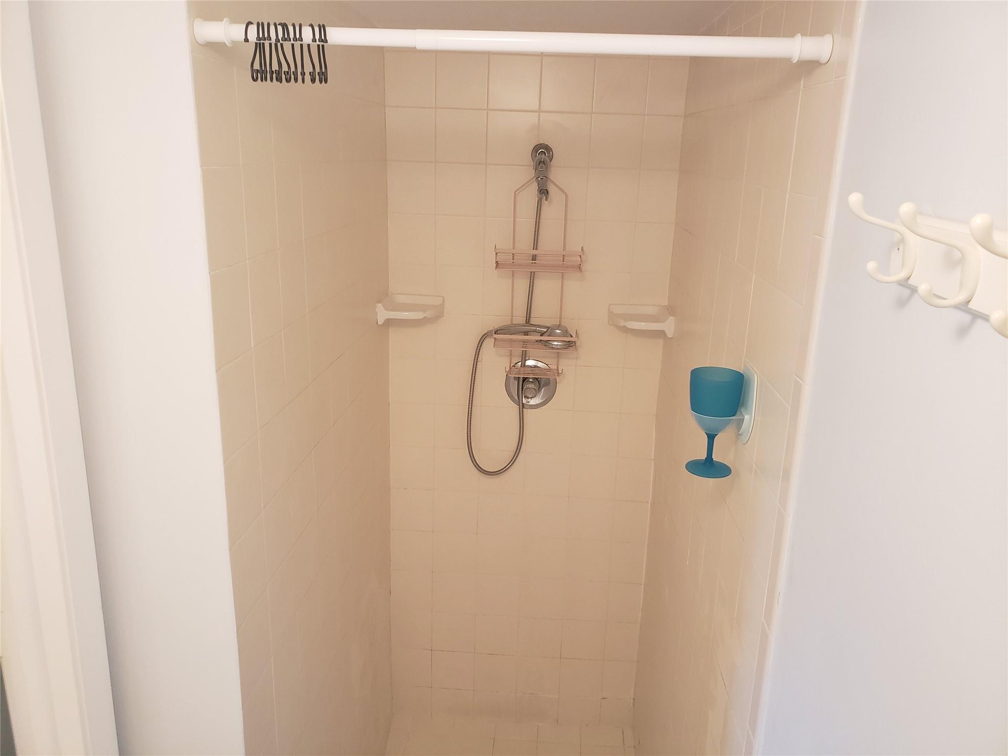 GRENADIER TRACE - Residential Lease