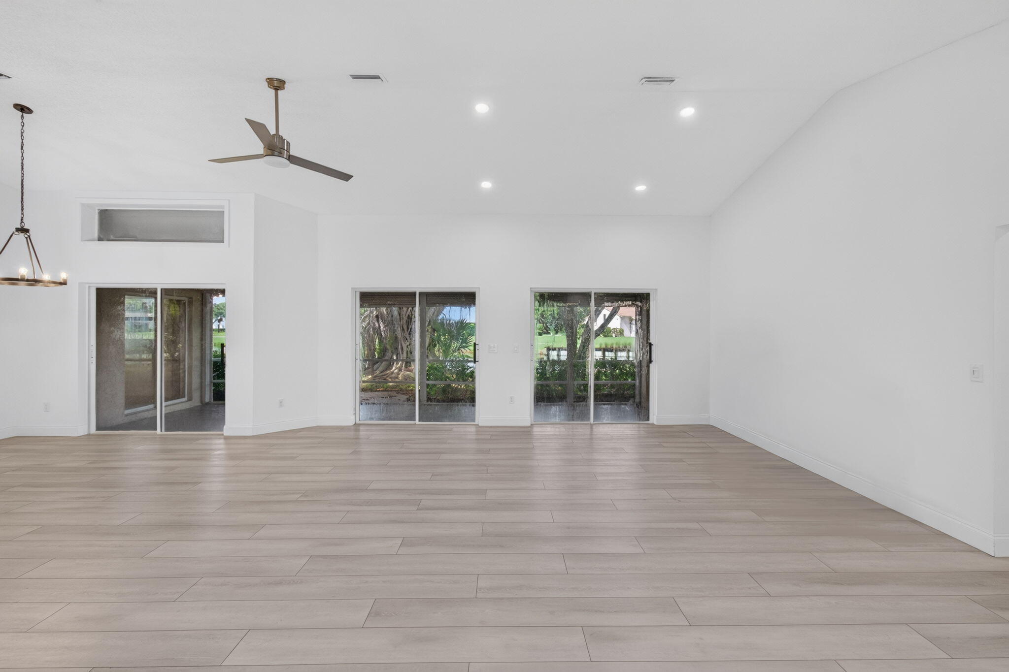 5642 FOREST OAKS Terrace
