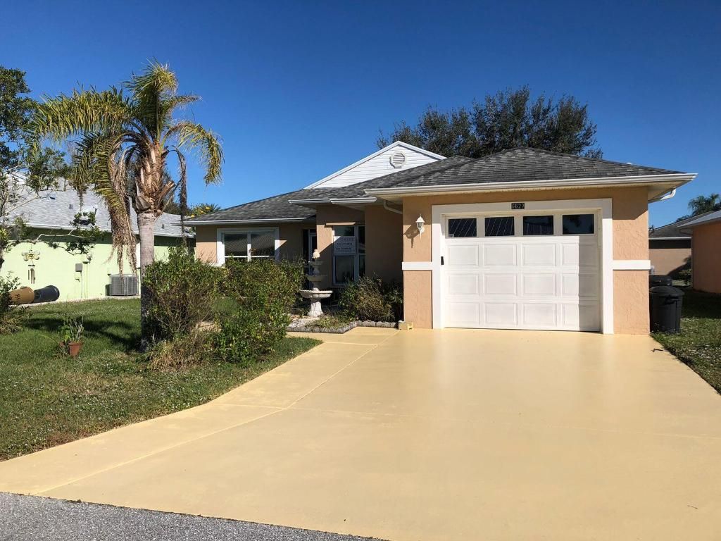 Photo of 6627 Picante Circle, Fort Pierce, FL 34951 (MLS # R10997109)