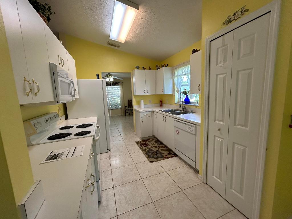 SPANISH LAKES FAIRWAYS NE PHASE - Residential