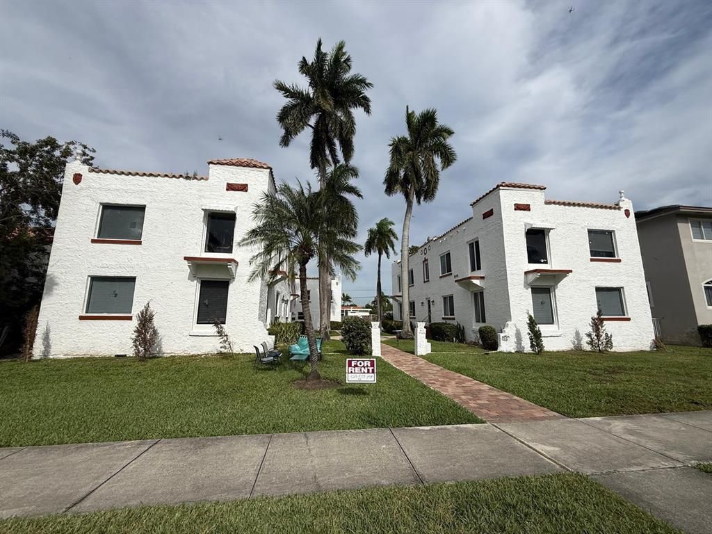 Photo of 817 Tyler Street #12, Hollywood, FL 33019 (MLS # B26022895)