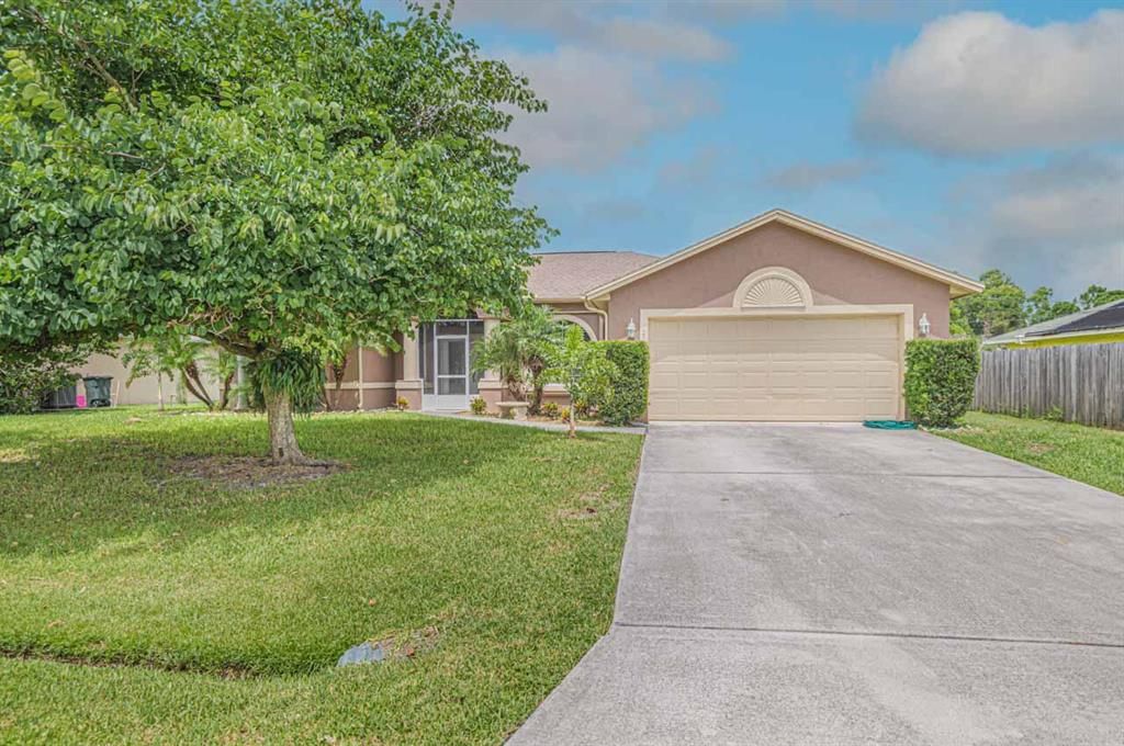 Photo of 2150 N Blackwell Drive Dr, Port St Lucie, FL 34952 (MLS # R10741203)
