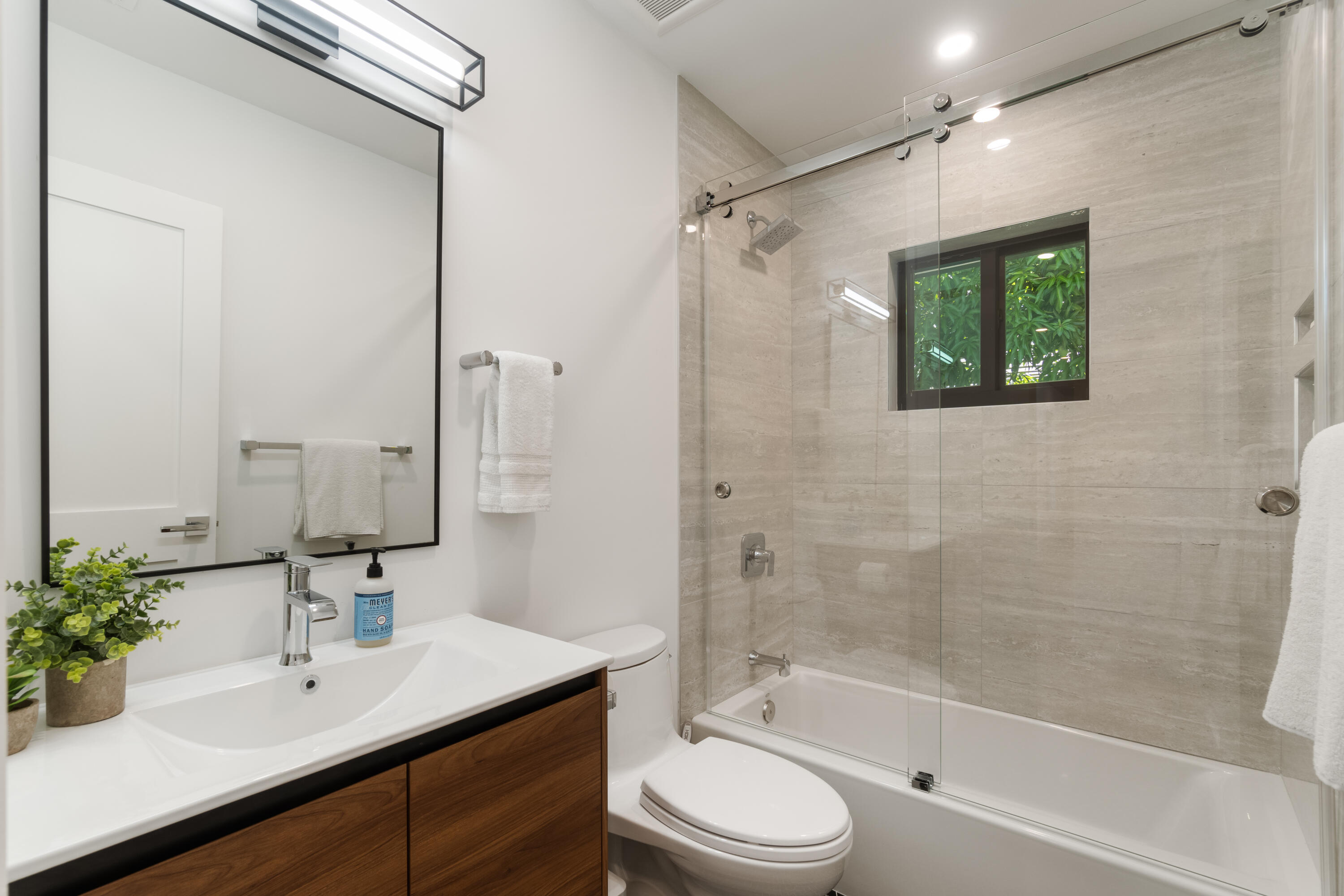 PLACE AU SOLEIL - Residential Lease
