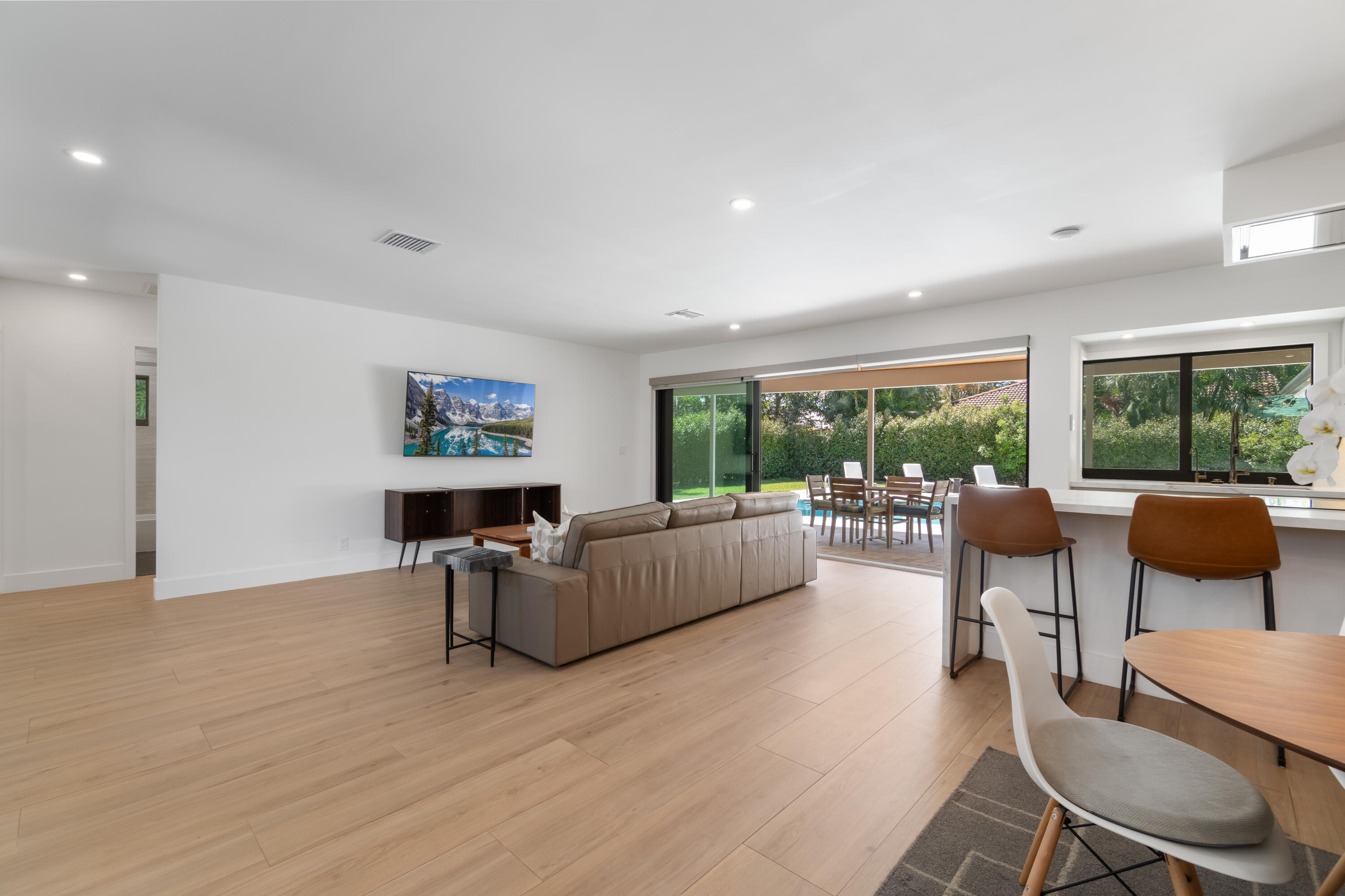 PLACE AU SOLEIL - Residential Lease