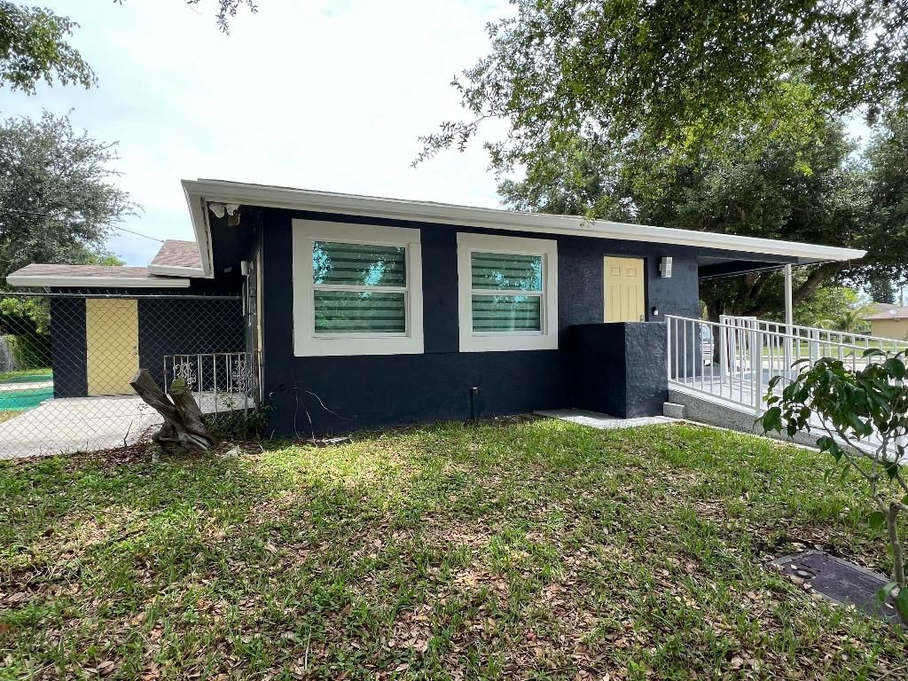 Photo of 601 NW 2nd Street, Delray Beach, FL 33444 (MLS # R11011436)