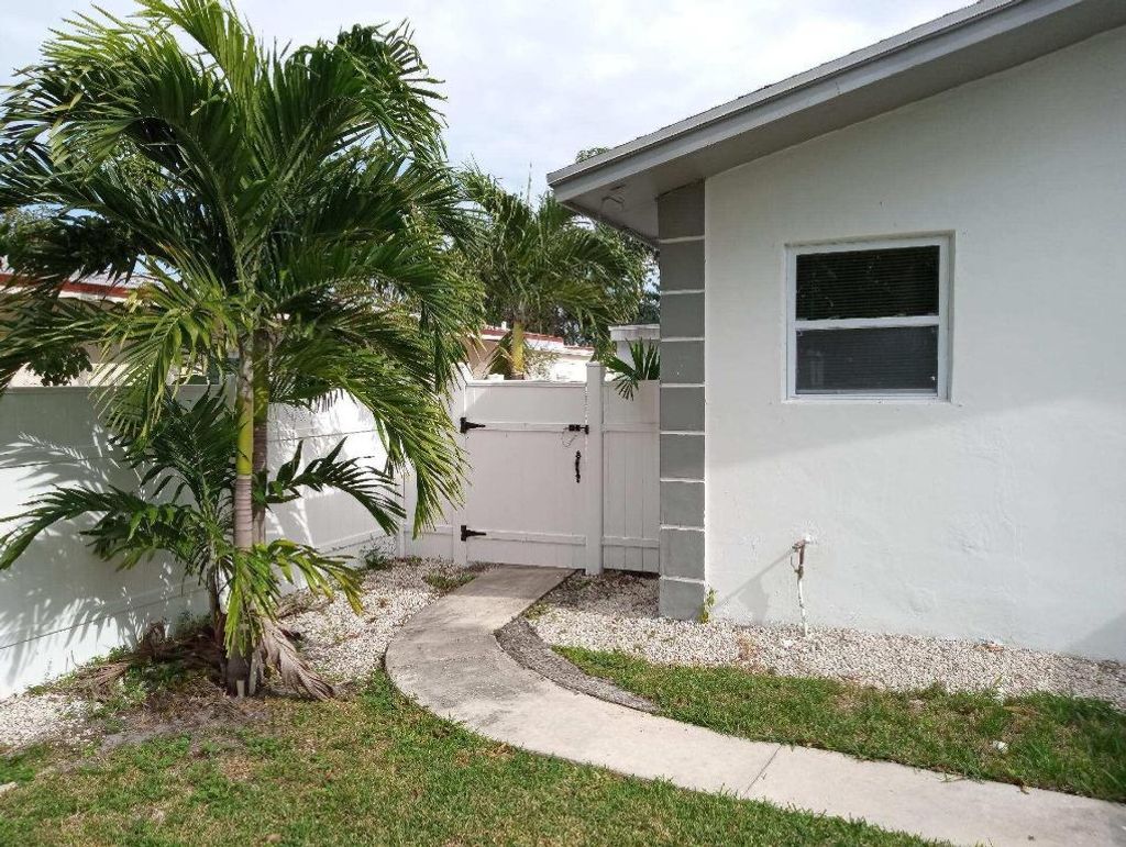 Photo of 305 NW 4th Avenue, Delray Beach, FL 33444 (MLS # R11092310)