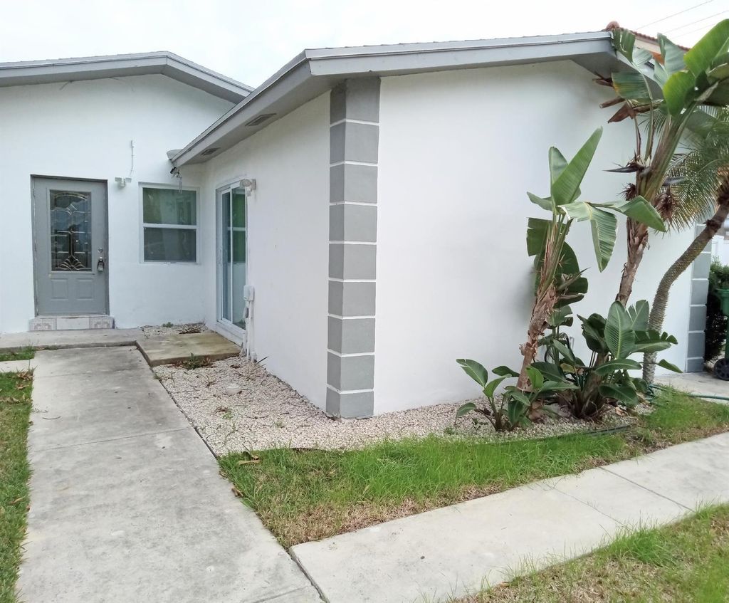 Photo of 305 NW 4th Avenue, Delray Beach, FL 33444 (MLS # R11092310)