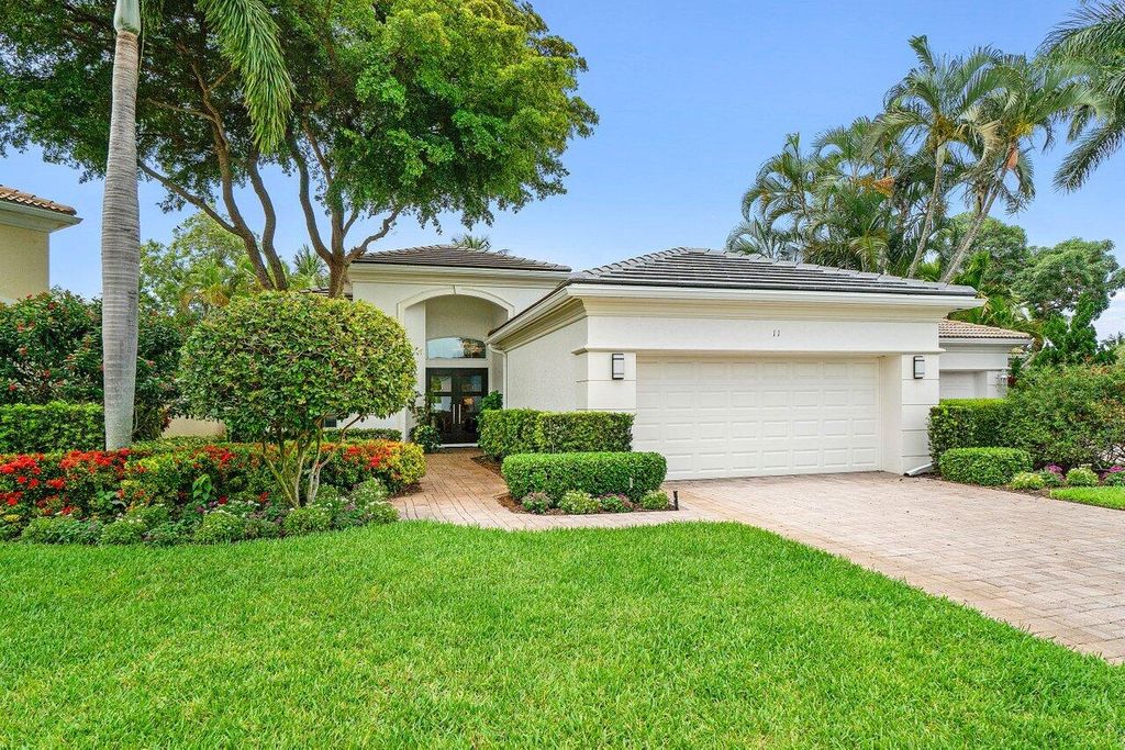 Photo of 11 Laguna Court, Palm Beach Gardens, FL 33418 (MLS # R11103148)