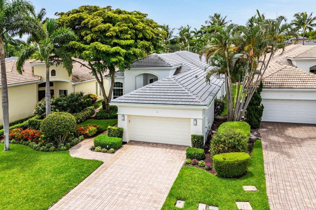 Photo of 11 Laguna Court, Palm Beach Gardens, FL 33418 (MLS # R11103148)