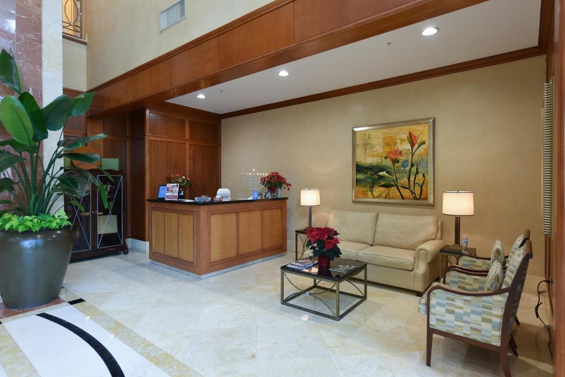 347 N New River Drive 2303