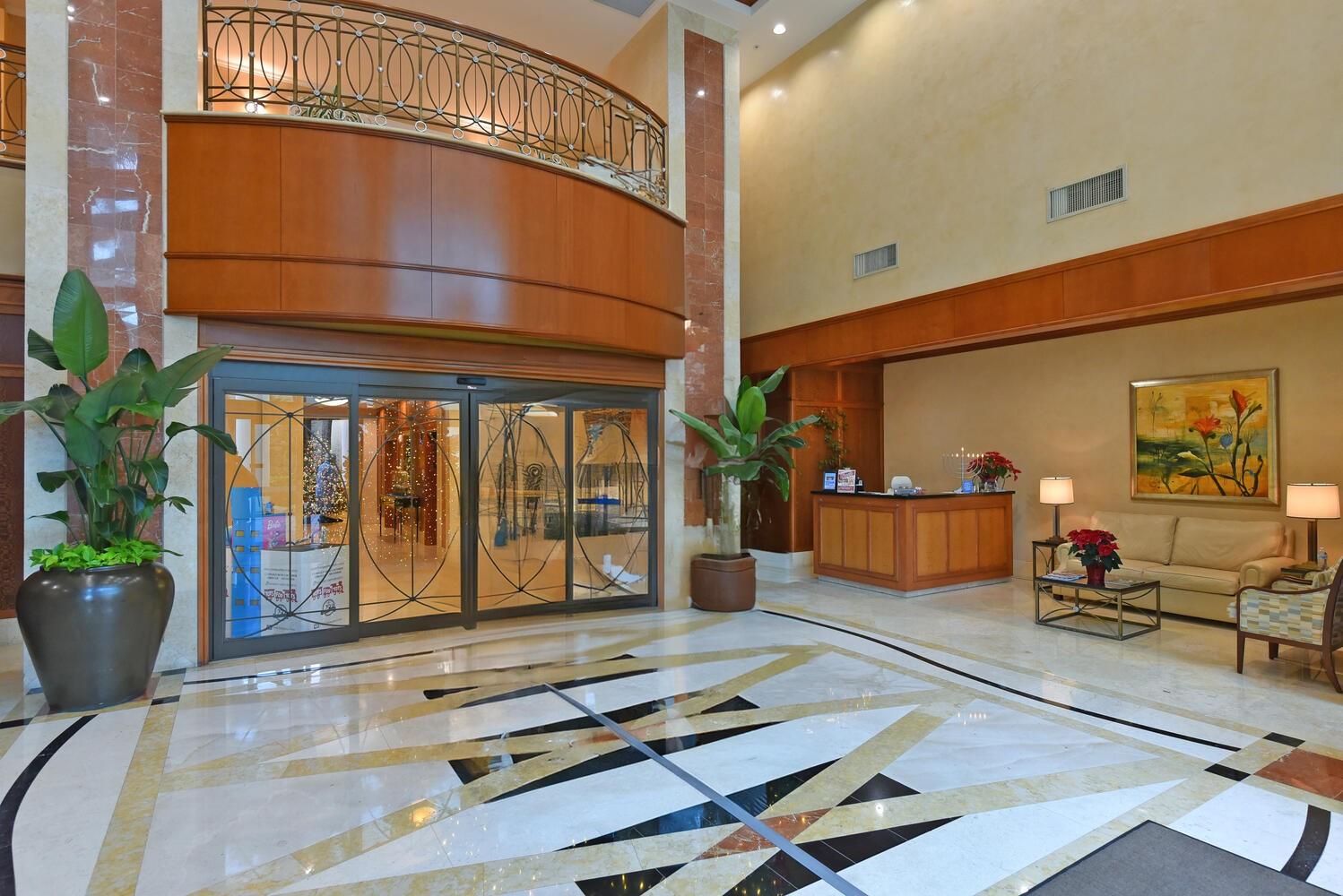 347 N New River Dr 2303