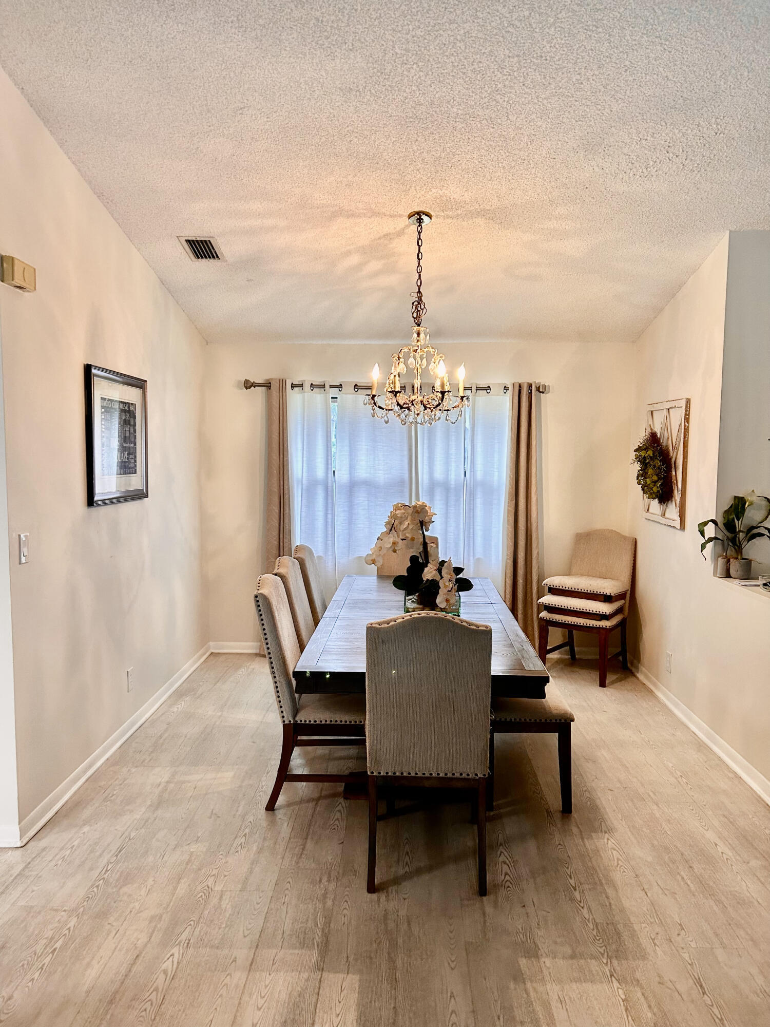 2153 Amesbury Circle