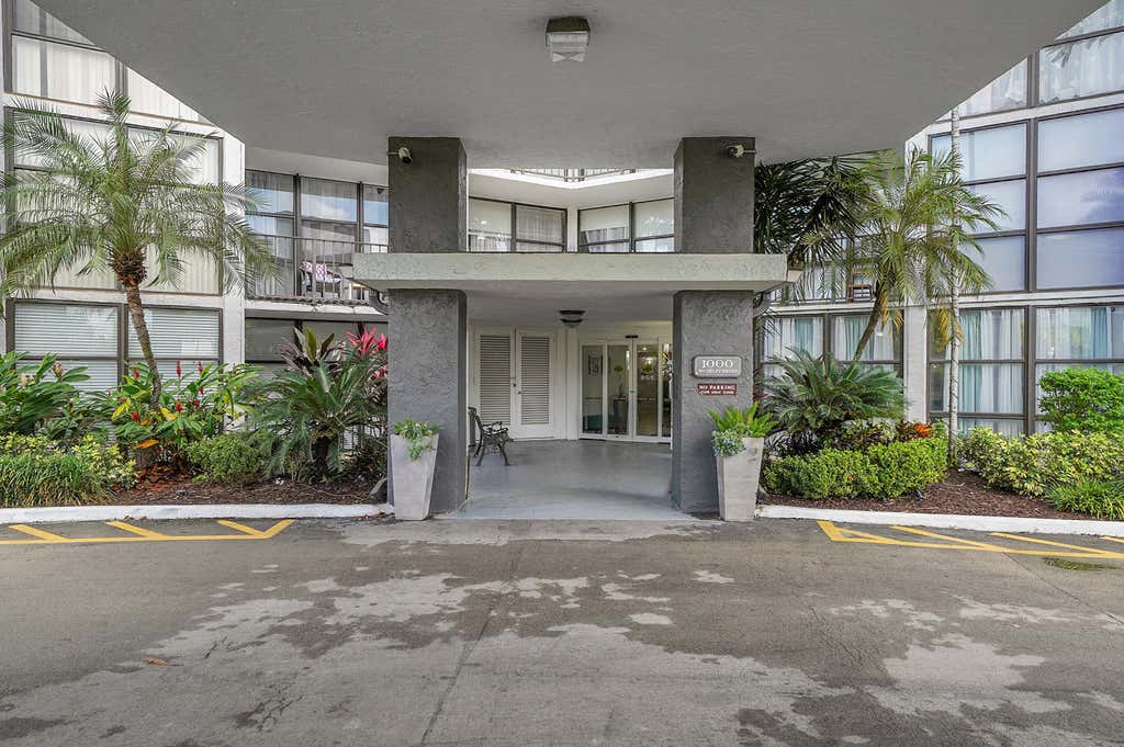 Photo of 1000 Parkview Drive #306, Hallandale Beach, FL 33009 (MLS # B26047274)