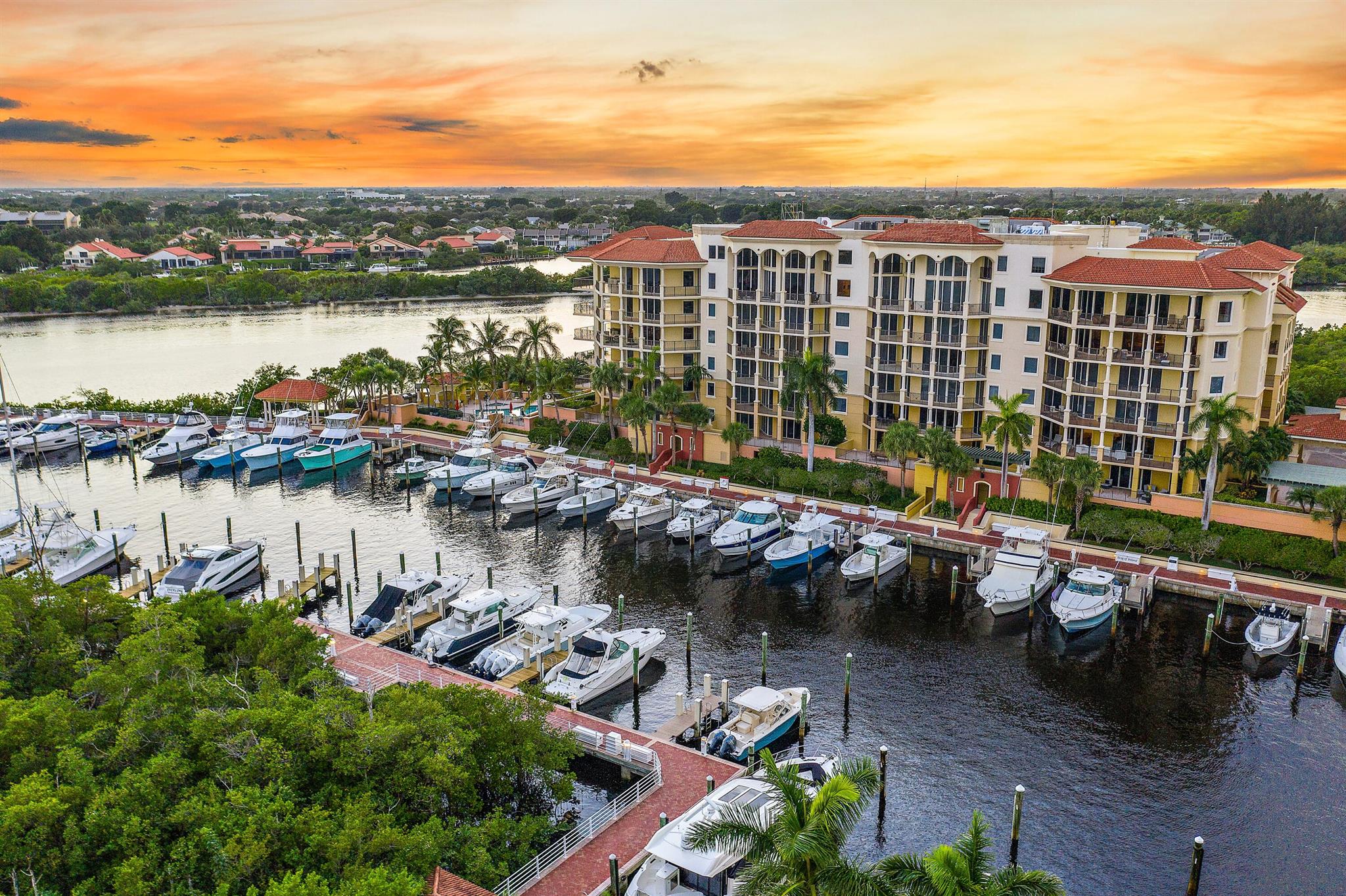 JUPITER YACHT CLUB - Residential
