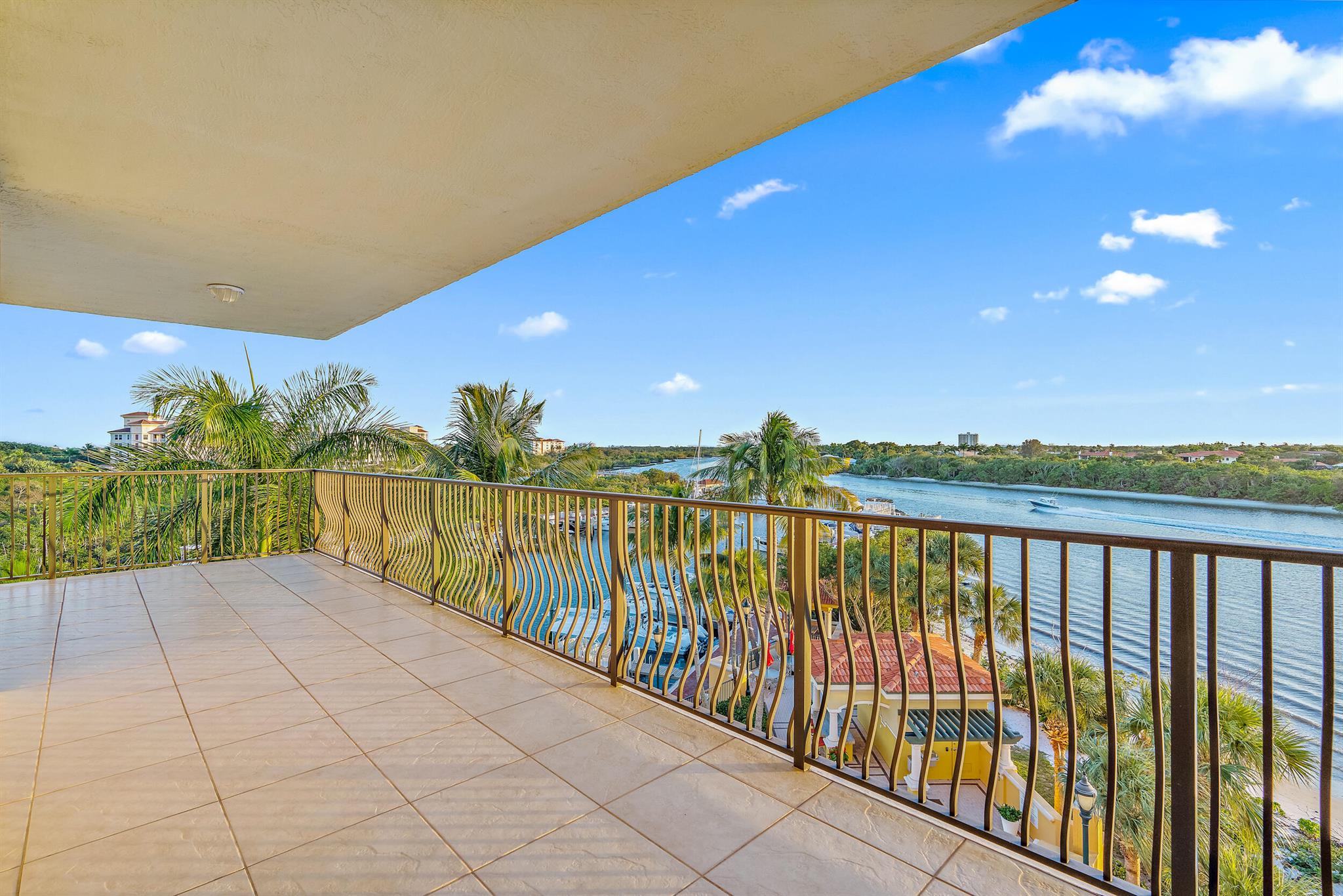 JUPITER YACHT CLUB - Residential