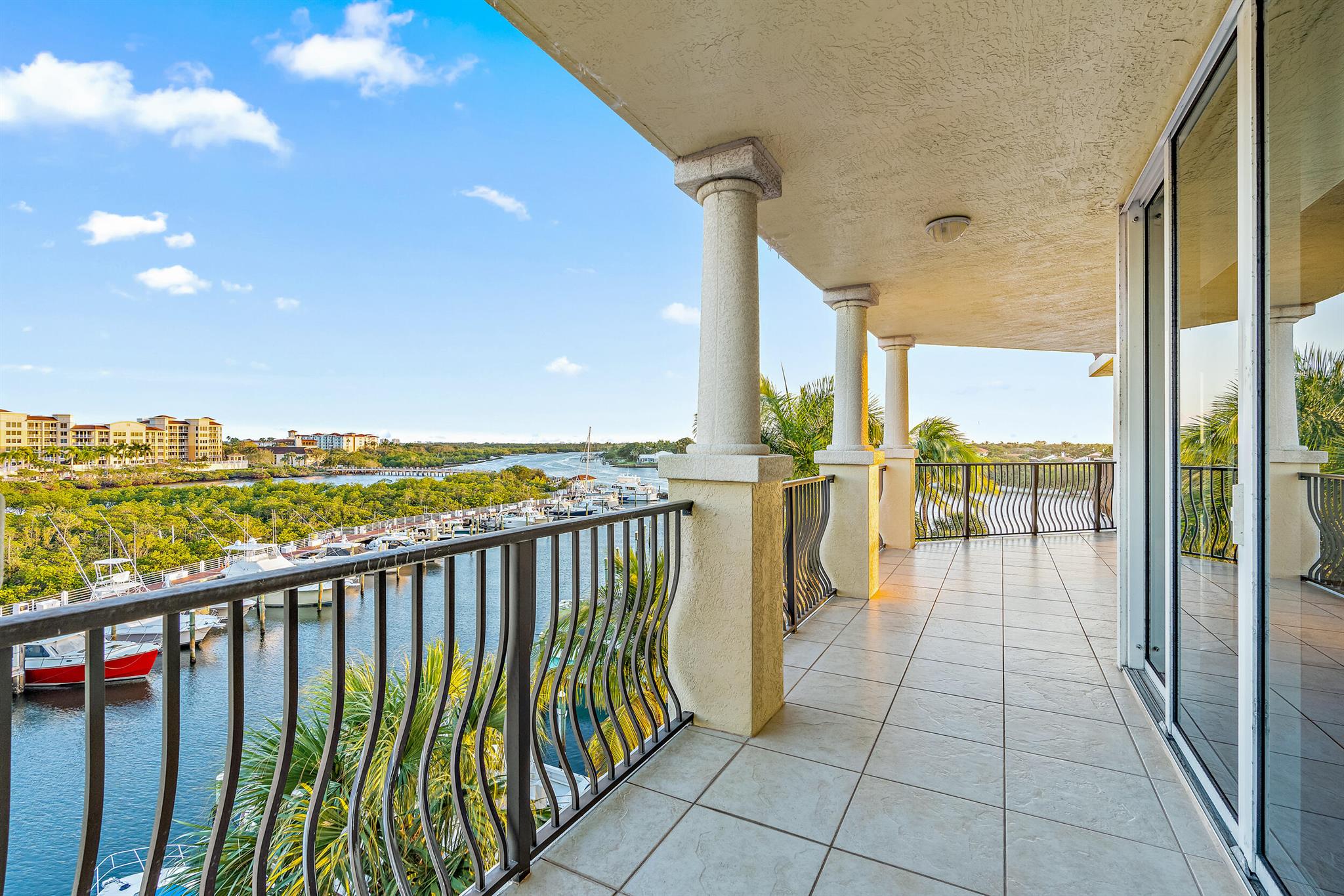 JUPITER YACHT CLUB - Residential