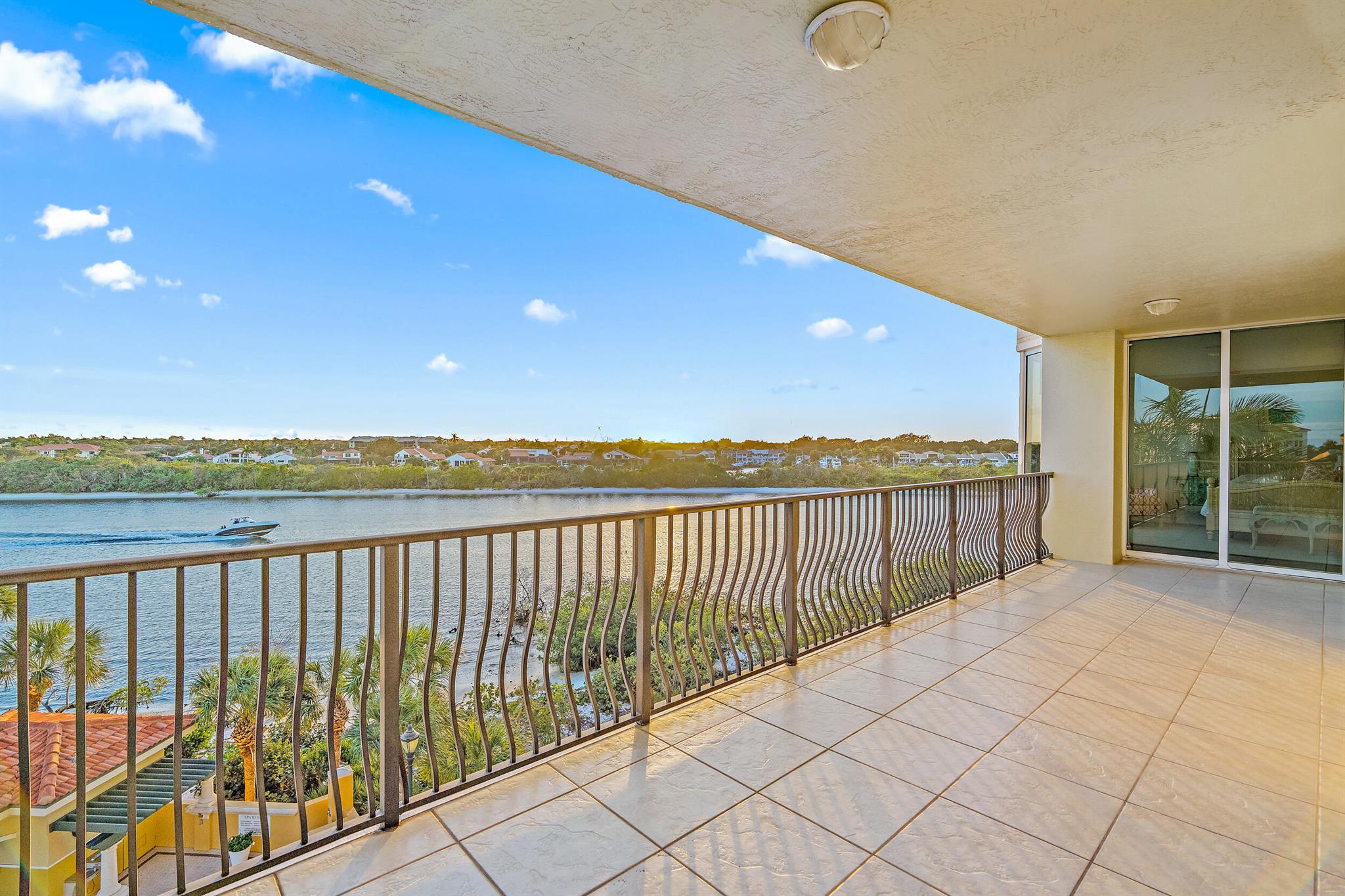 JUPITER YACHT CLUB - Residential