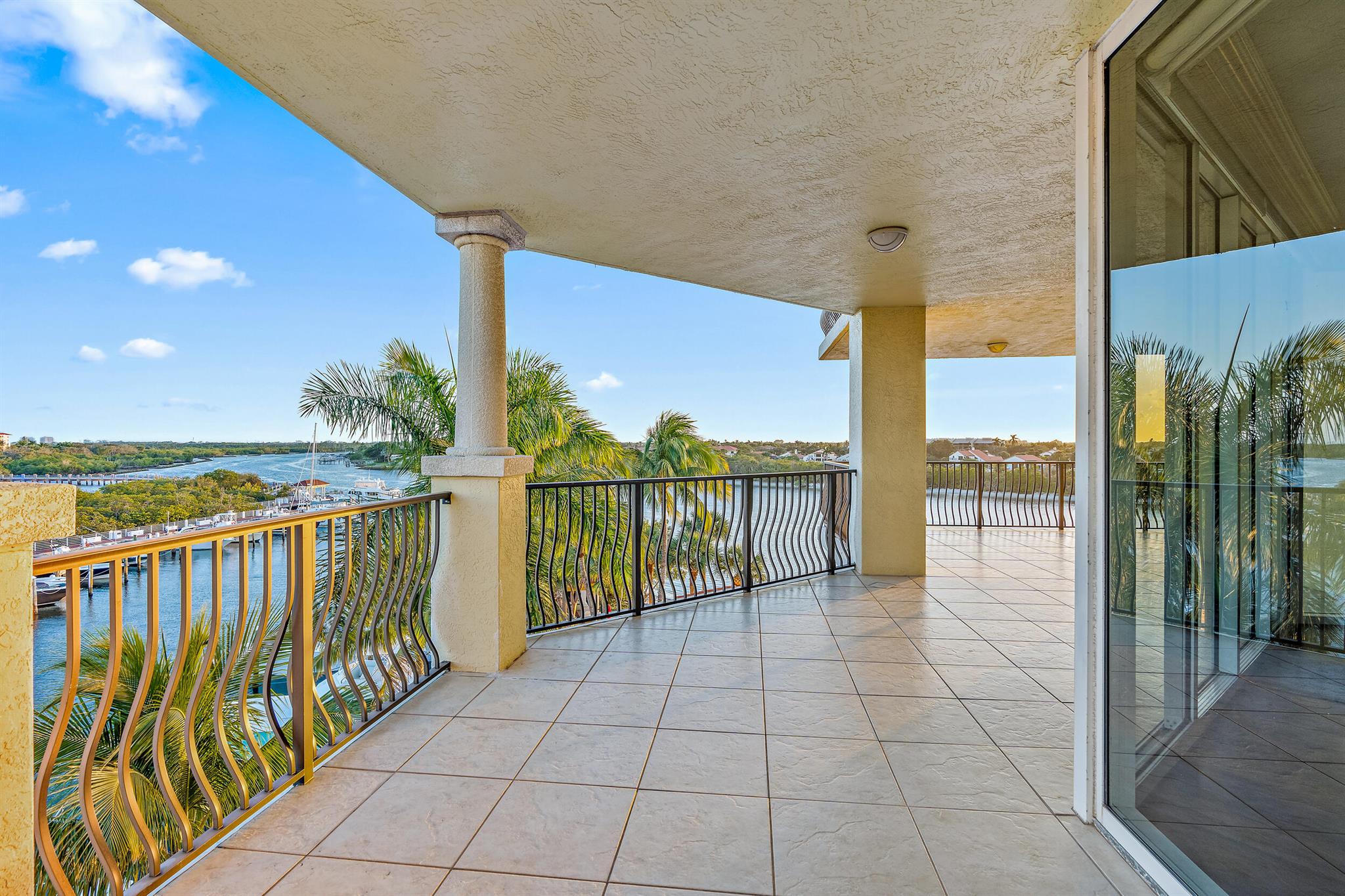 JUPITER YACHT CLUB - Residential