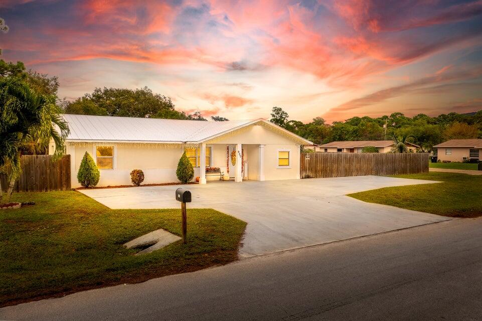 Charming 3 bedroom Home with Huge Fenced Yard. A Must See! This solid CBS constructed home is situated on a corner lot, and just 15 minutes from the BEACH. Featuring 3 bedrooms, completely updated bathroom, and a charming kitchen with granite countertops and bar seating. House is fully fenced in with a large driveway and back patio with an overhang to enjoy your morning cup of coffee or tea. This home has been immaculately kept (newer water heater & metal roof) and is awaiting new tenants.