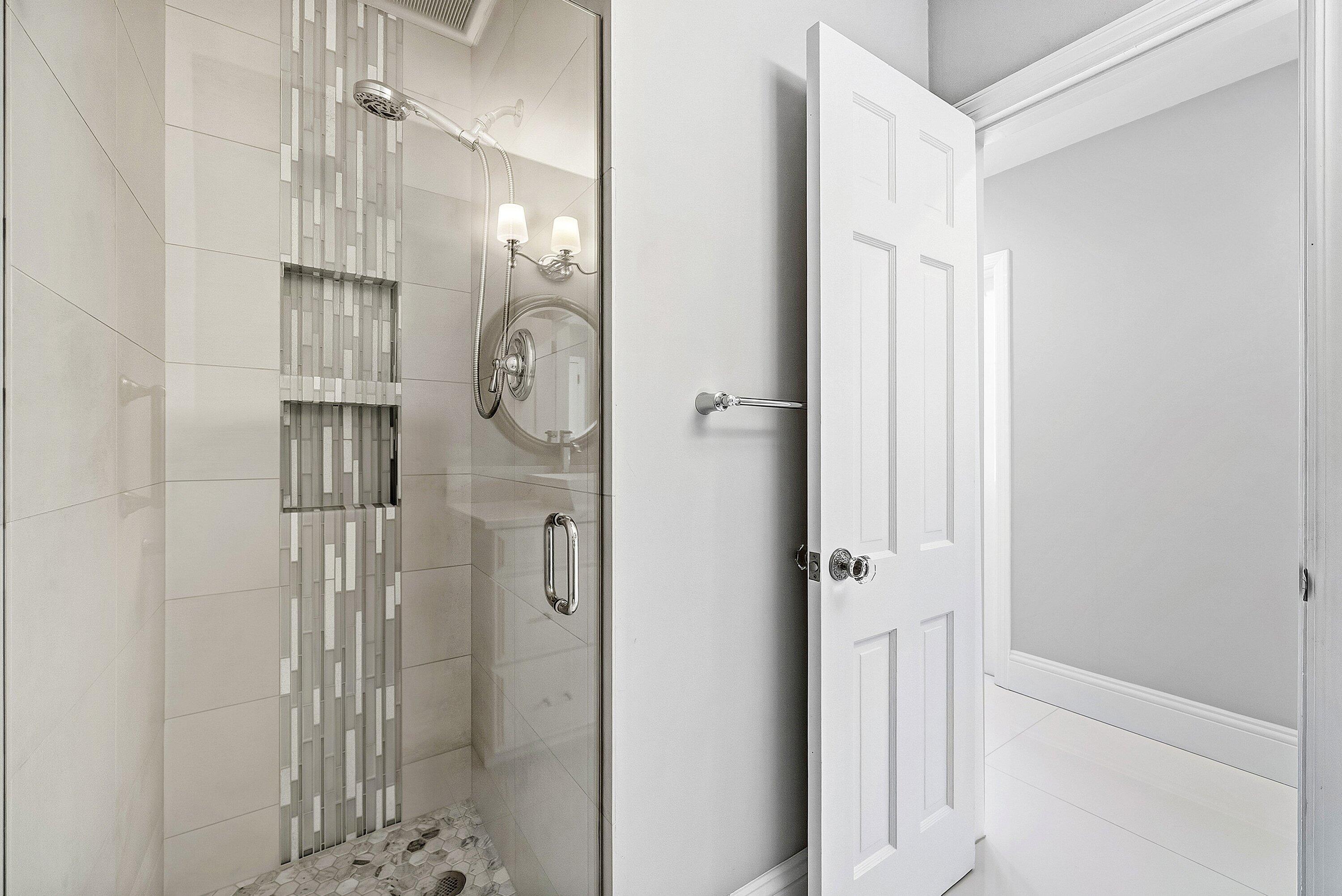 ATLANTIS 1 CITY Of - Residential Lease