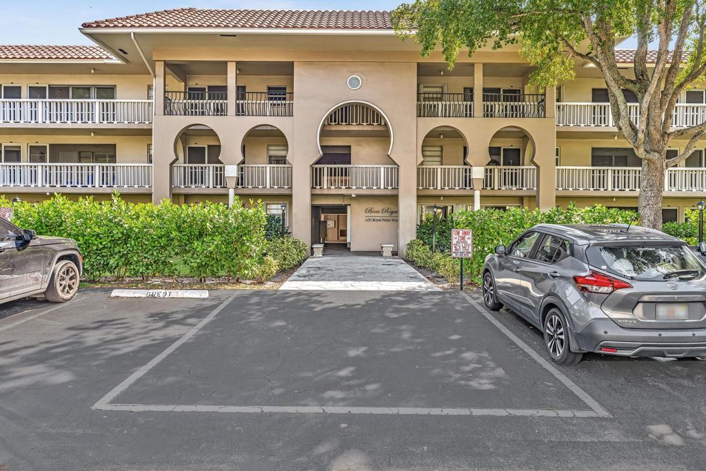 Photo of 100 Royal Palm Way #303, Boca Raton, FL 33432 (MLS # R11133185)