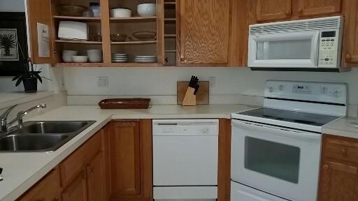 CASTLE PINES CONDOMINIUM - Residential Lease