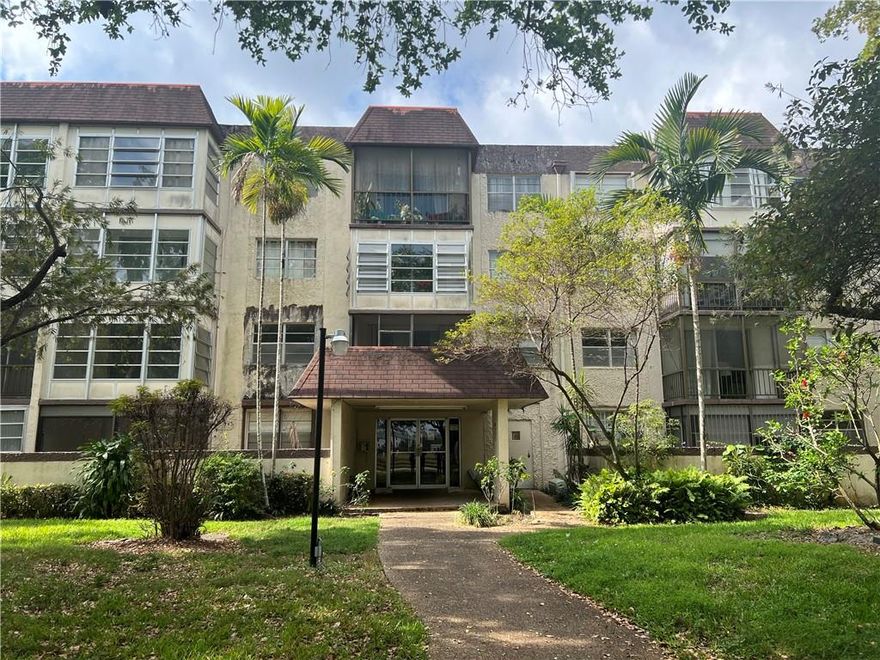 Beautiful corner unit in an All Age community.. 2 Bedrooms 2 bathrooms first floor corner unit with your screened patio and your own private backyard space. Split floor plan. Tile and laminate flooring. common laundry, Laundry room on every floor. Amenities include gym, billiards table, tennis courts, swimming pool, five minutes to Broward Mall, ten minutes to Sawgrass Mall and Fort Lauderdale Airport, fifteen minutes to beach. Come put your personal touch to make it your home.