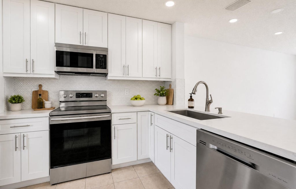 Photo of 552 NW 208th Terrace, Pembroke Pines, FL 33029 (MLS # B26060842)