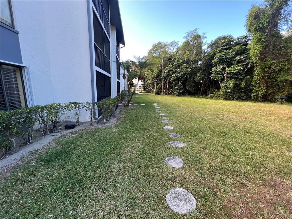 1009 Green Pine Boulevard G1, West Palm Beach FL 33409