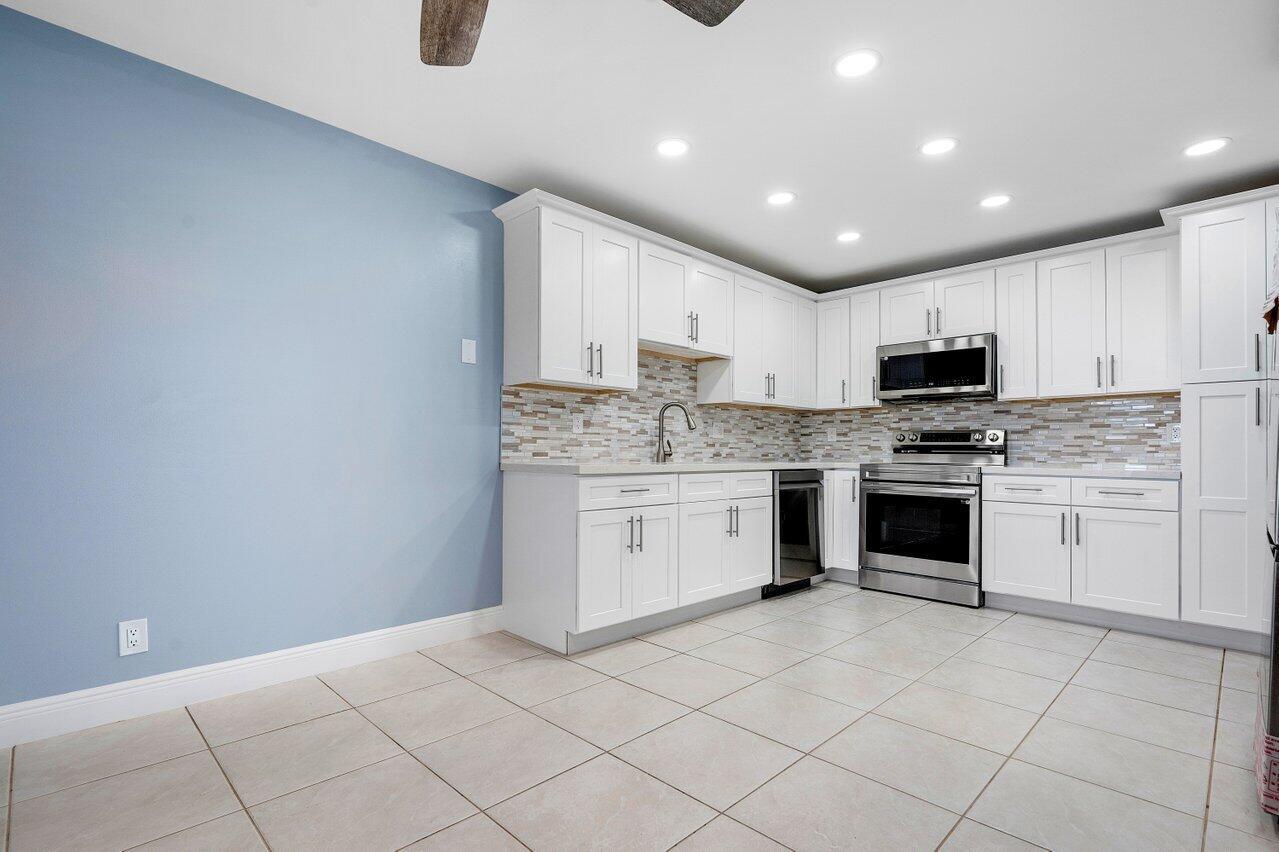 PINES OF DELRAY NORTH CON - Residential Lease