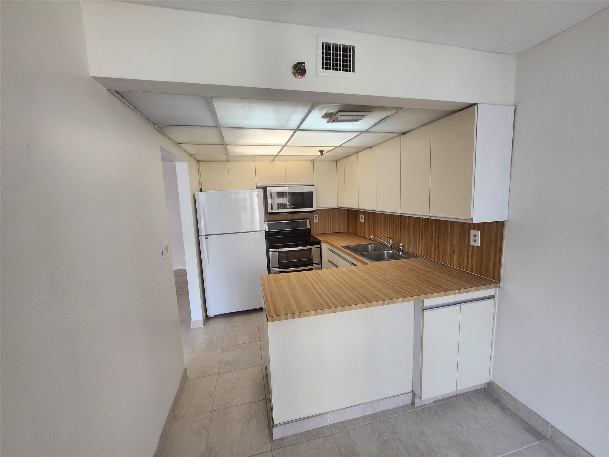 Greynolds Park Club Condo - Residential Lease