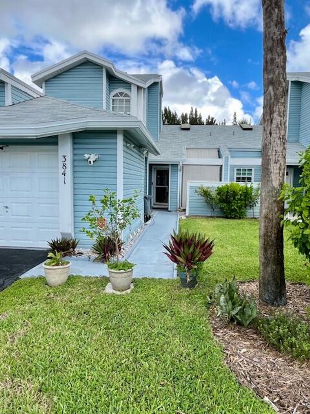 Photo of 3841 Island Club Circle E, Lake Worth, FL 33462 (MLS # R11125695)