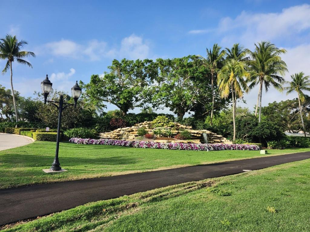 LAKERIDGE FALLS - Residential